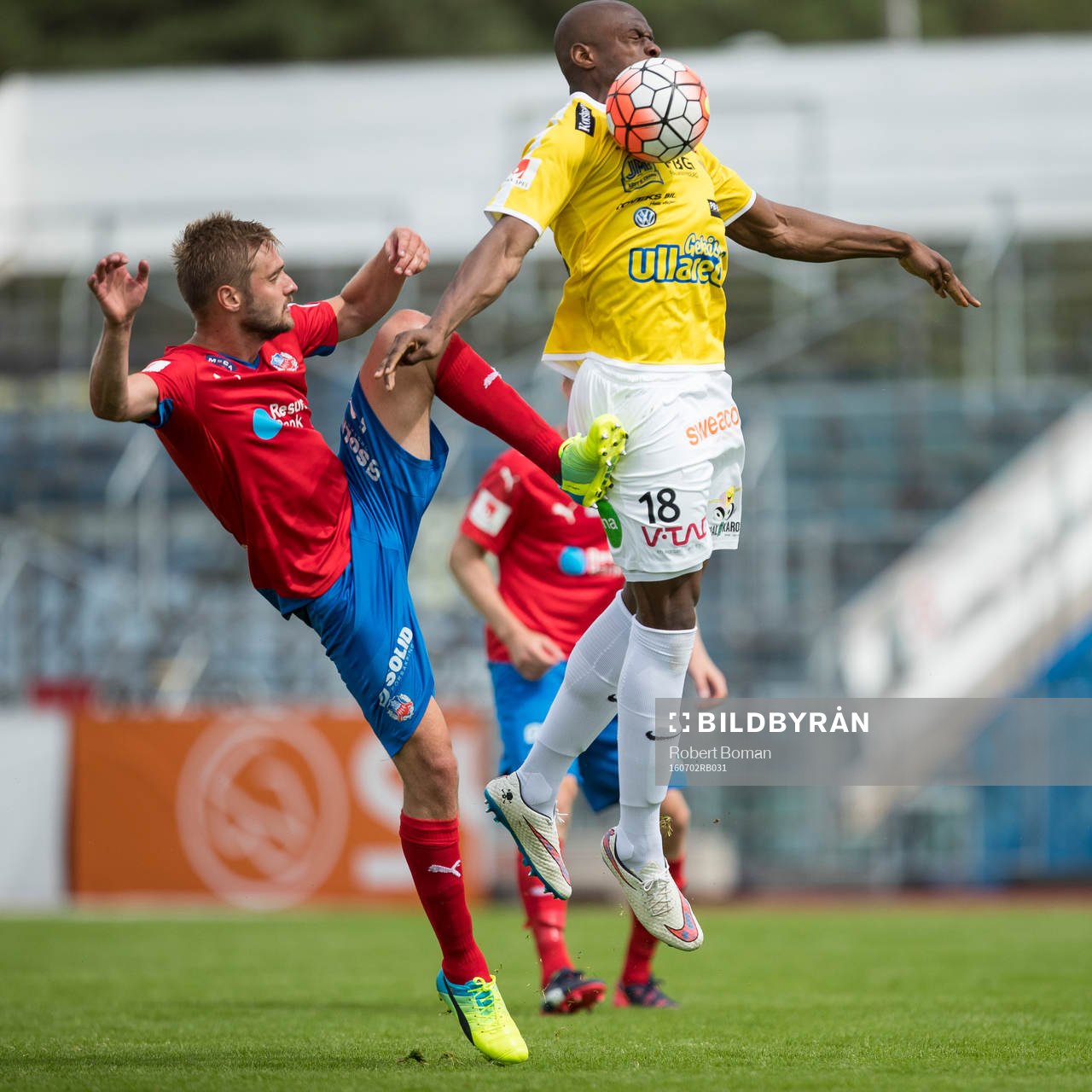 Helsingborgs Johan Mårtensson och Falkenbergs Hakeem Araba