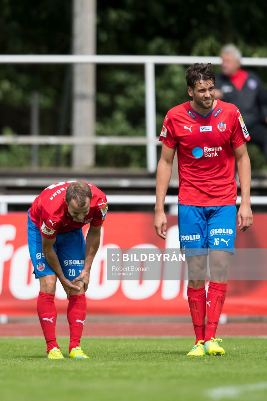 Helsingborgs Carl Wede har ont och Mikael Dahlberg