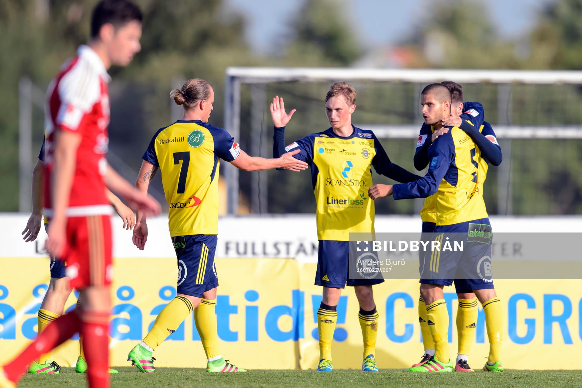 Ängelholms Sebastian Carlsén och Albin Nilsson jublar