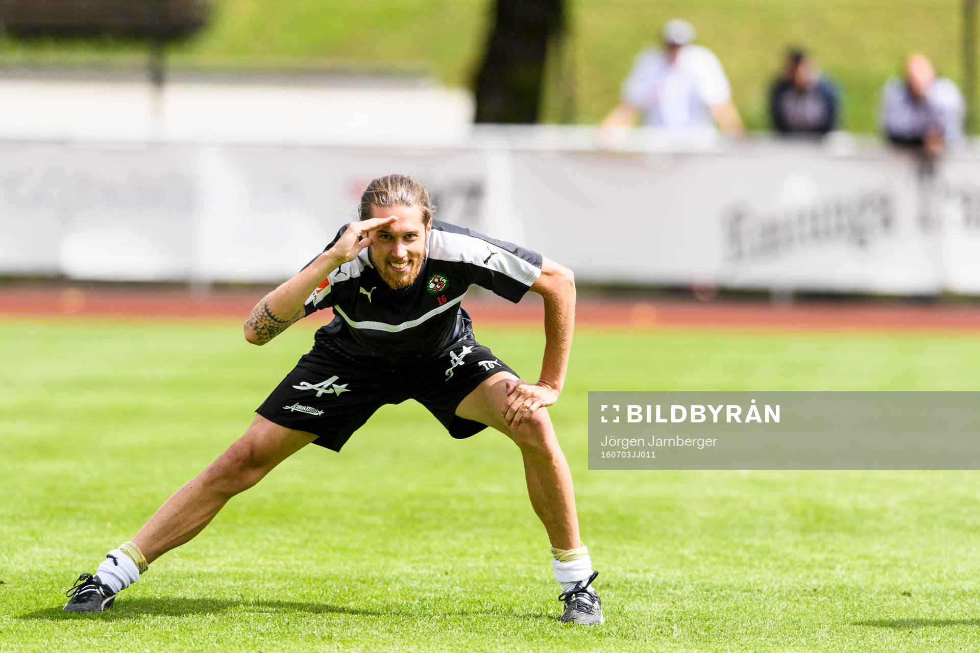 Örebros Daniel Nordmark är glad