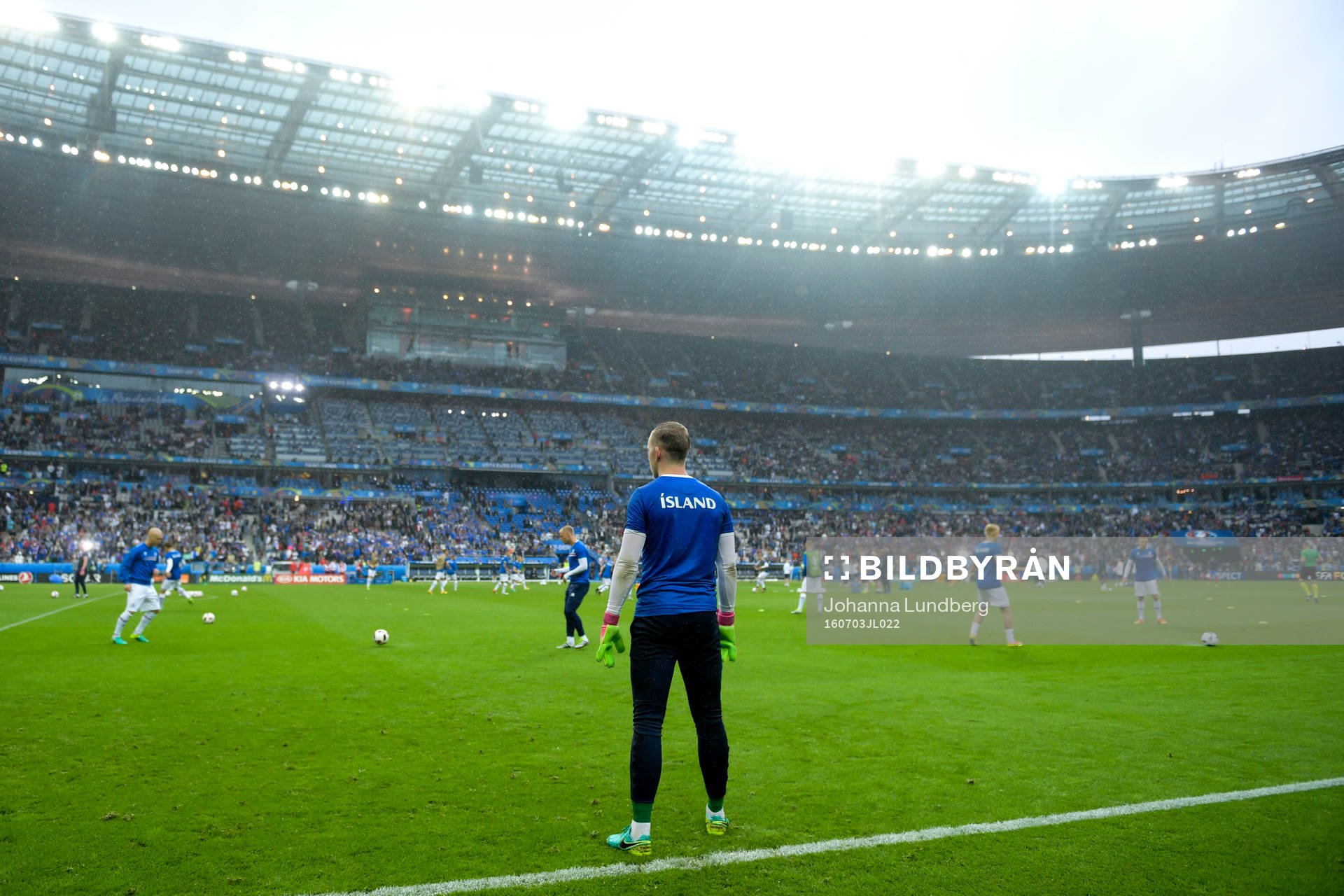 Islands spelare värmer upp