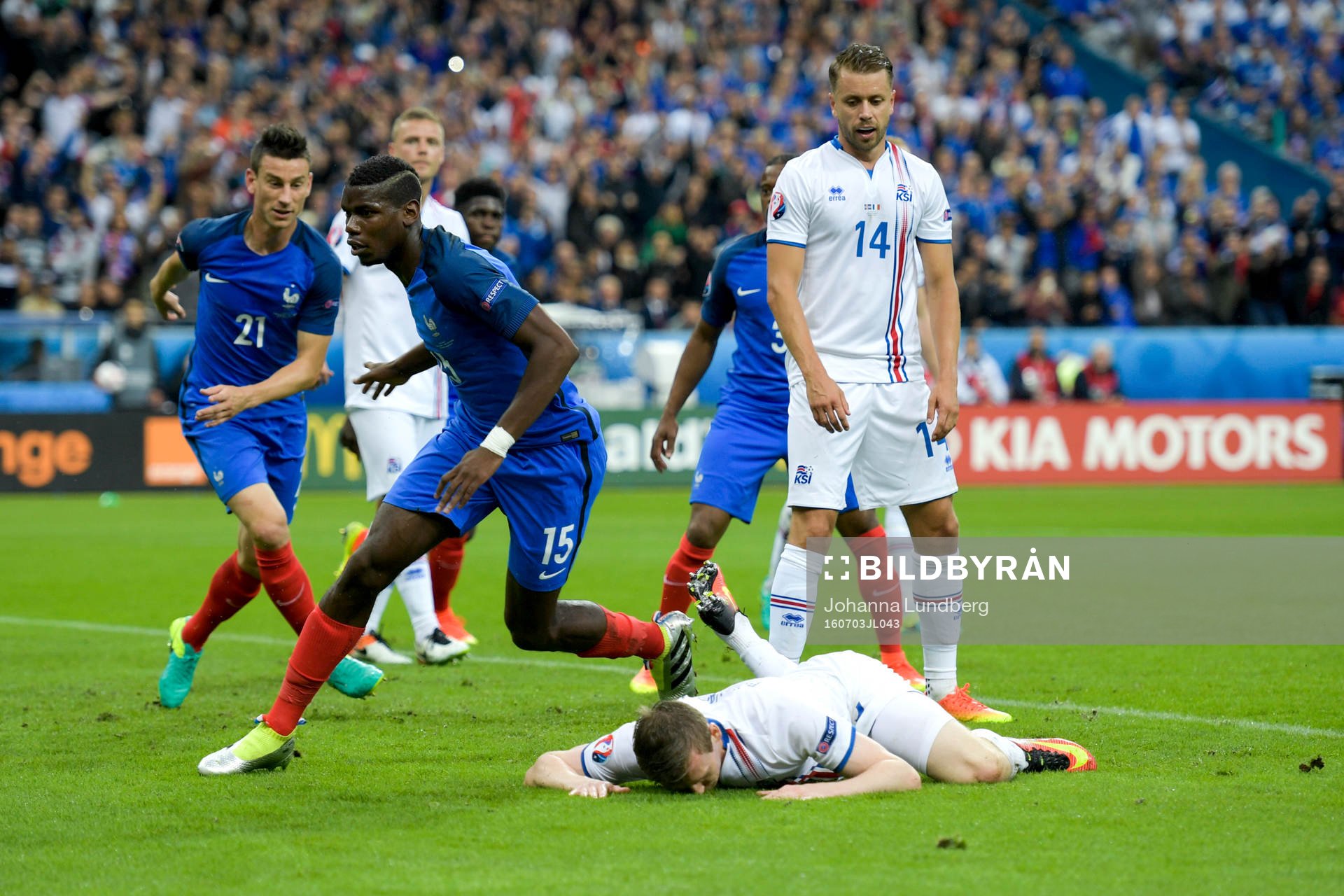 Frankrikes Paul Pogba jublar