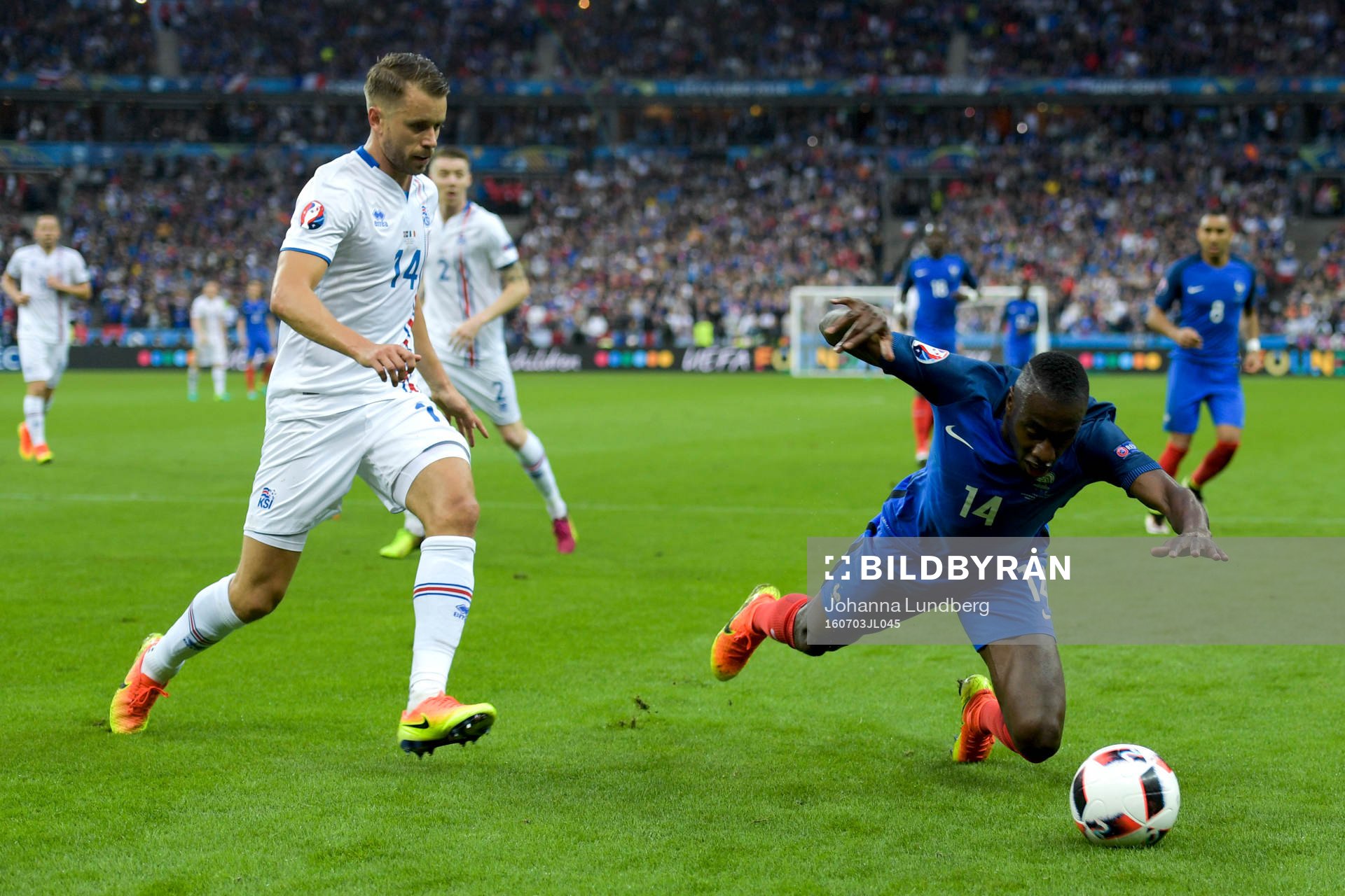 Islands Kári Arnason och Frankrikes Blaise Matuidi