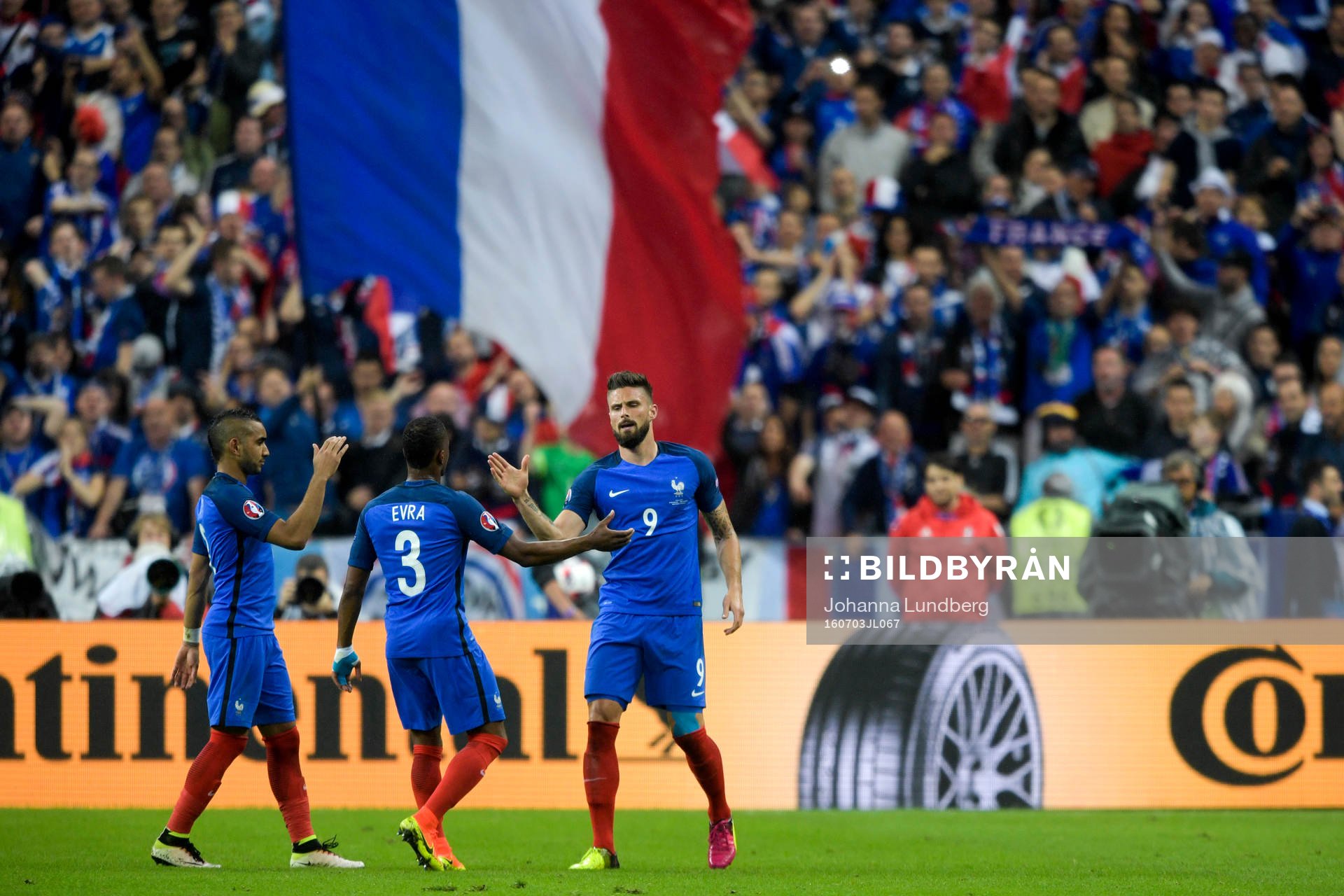 Frankrikes Olivier Giroud gör 5-1 och jublar med Dimitri