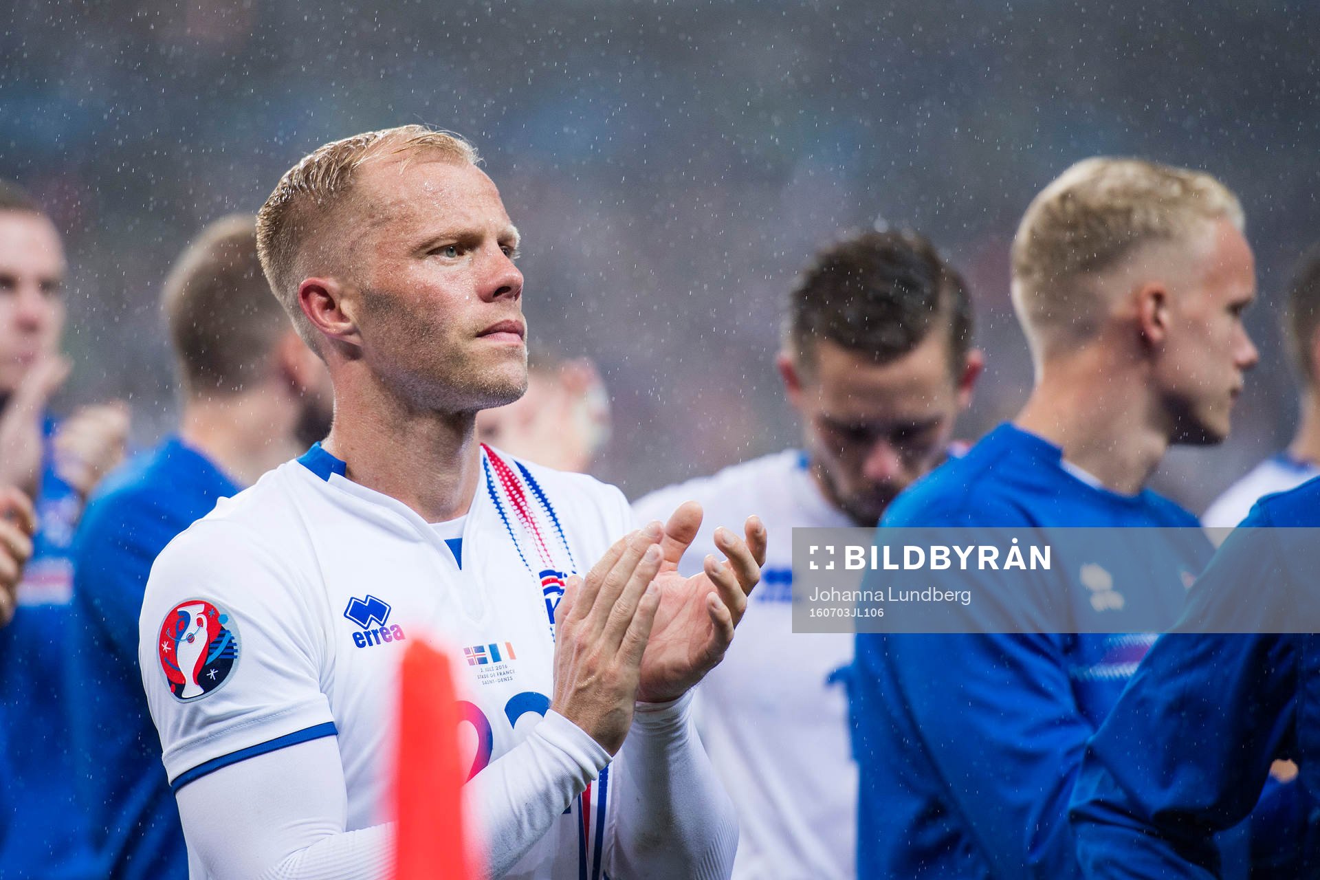 Islands Eidur Gudjohnsen tackar publiken