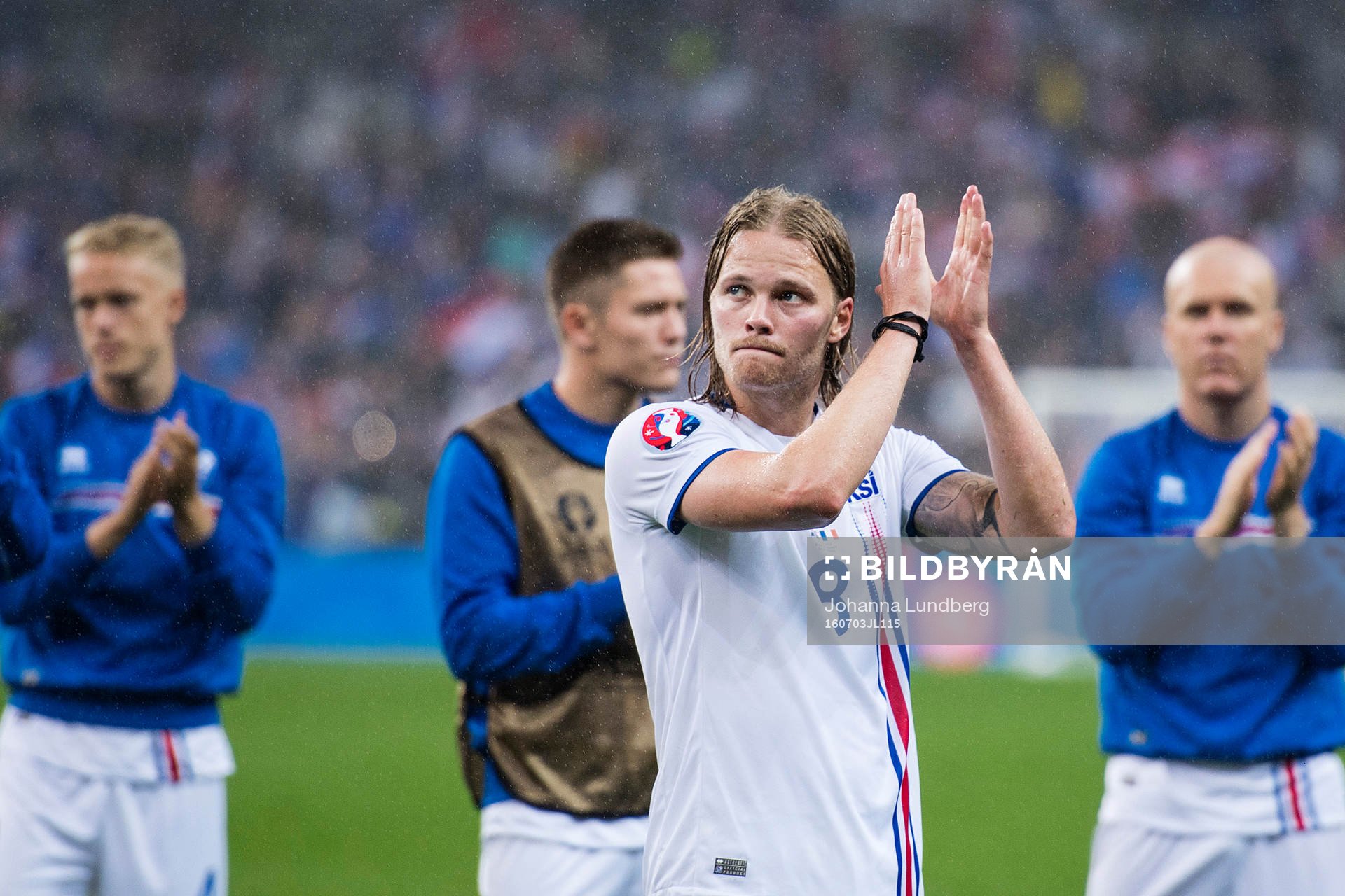 Islands Birkir Bjarnason tackar publiken
