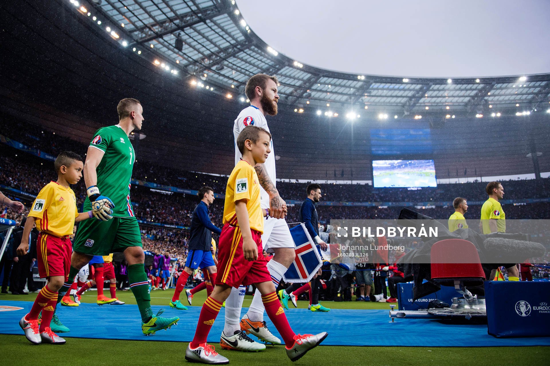 Islands målvakt Hannes Halldorsson och Ragnar Sigurdsson