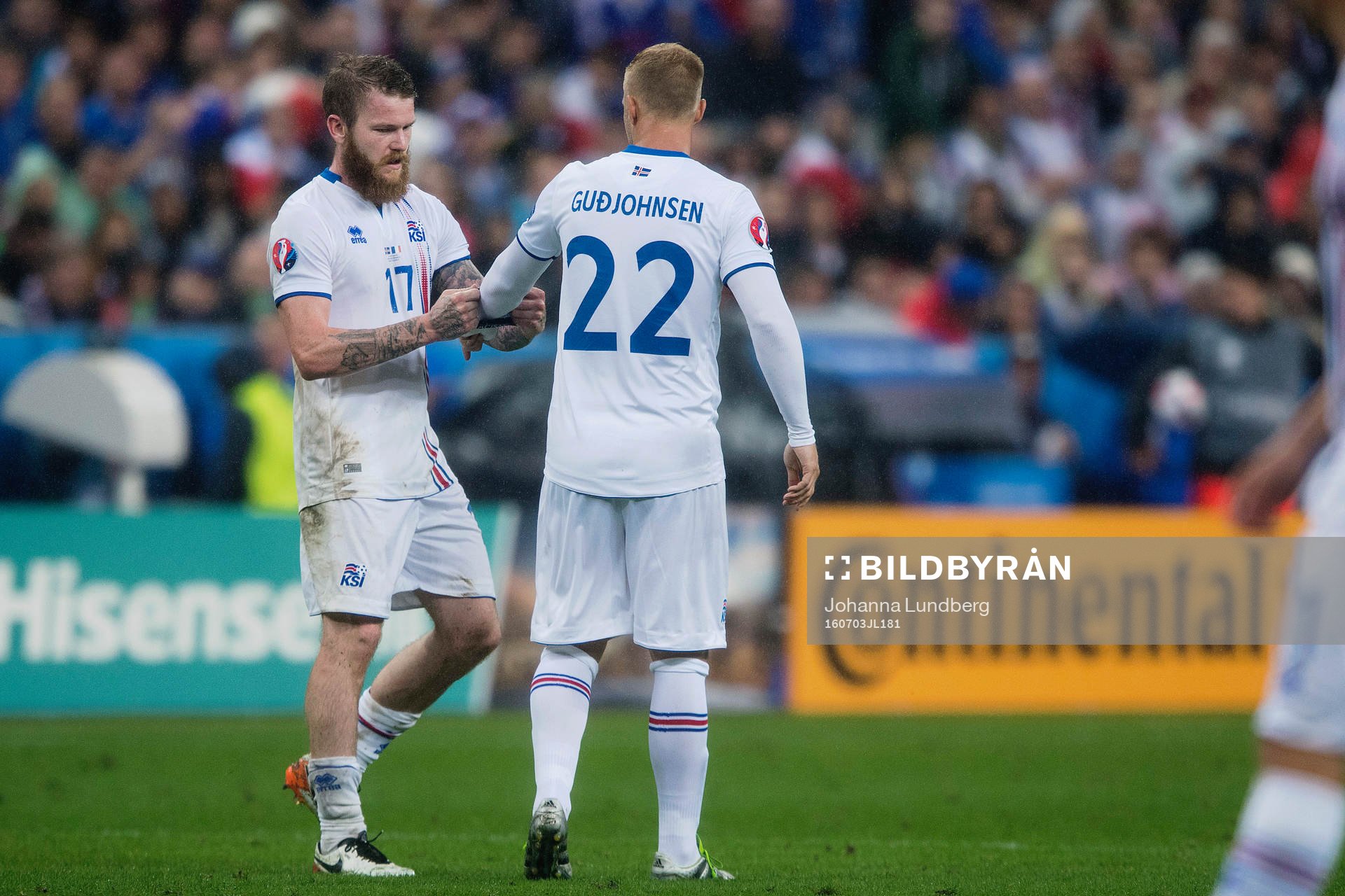 Islands Eidur Gudjohnsen byts in och får ta över