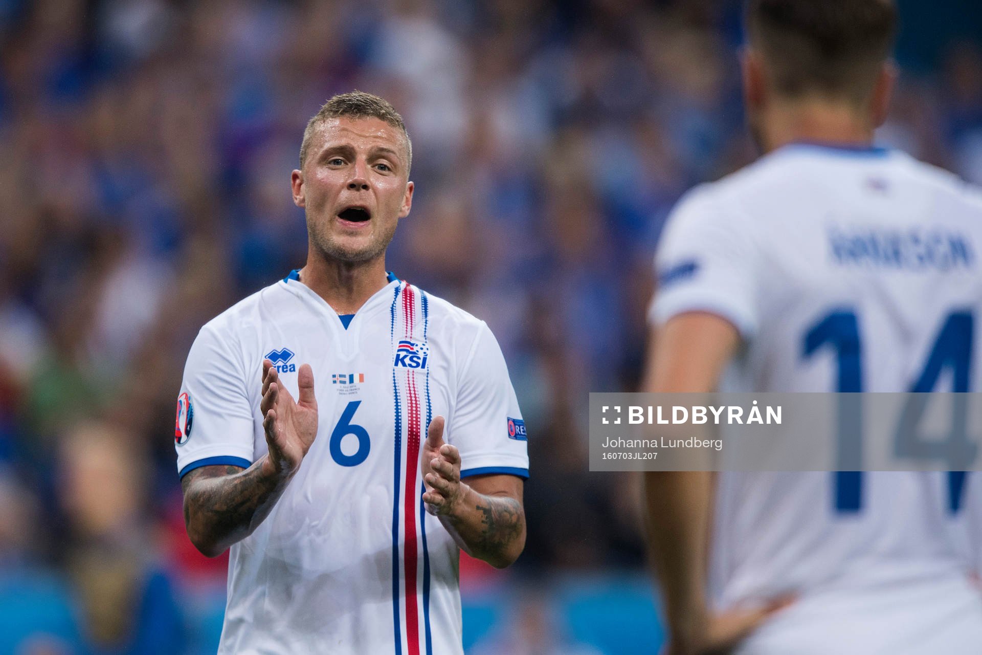 Islands Ragnar Sigurdsson ropar åt Kári Arnason