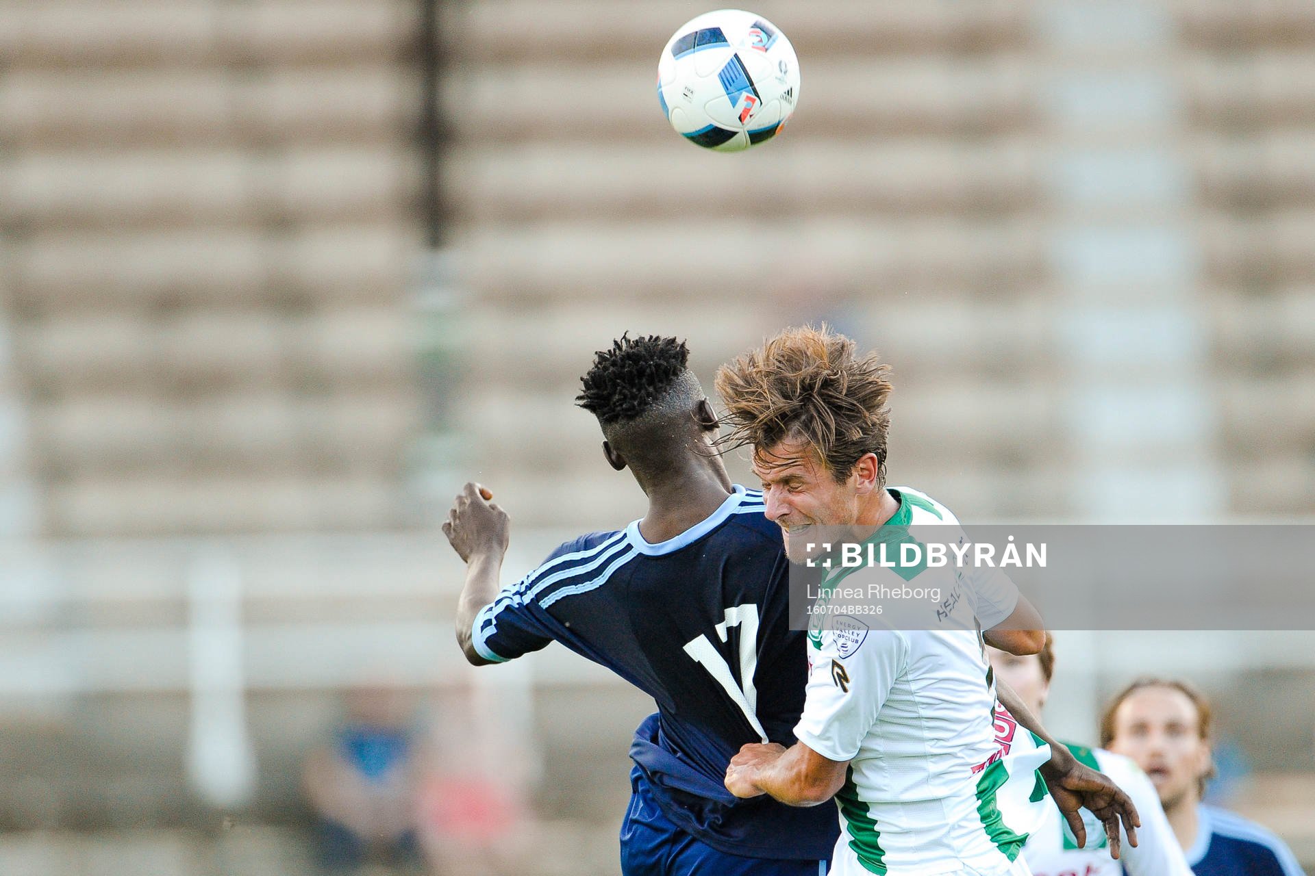 Djurgårdens Michael Olunga och Groningens Etienne Reijnen under träningsmatchen i fotboll mellan Djurgården och Groningen den 4 juli 2016 i Stockholm.