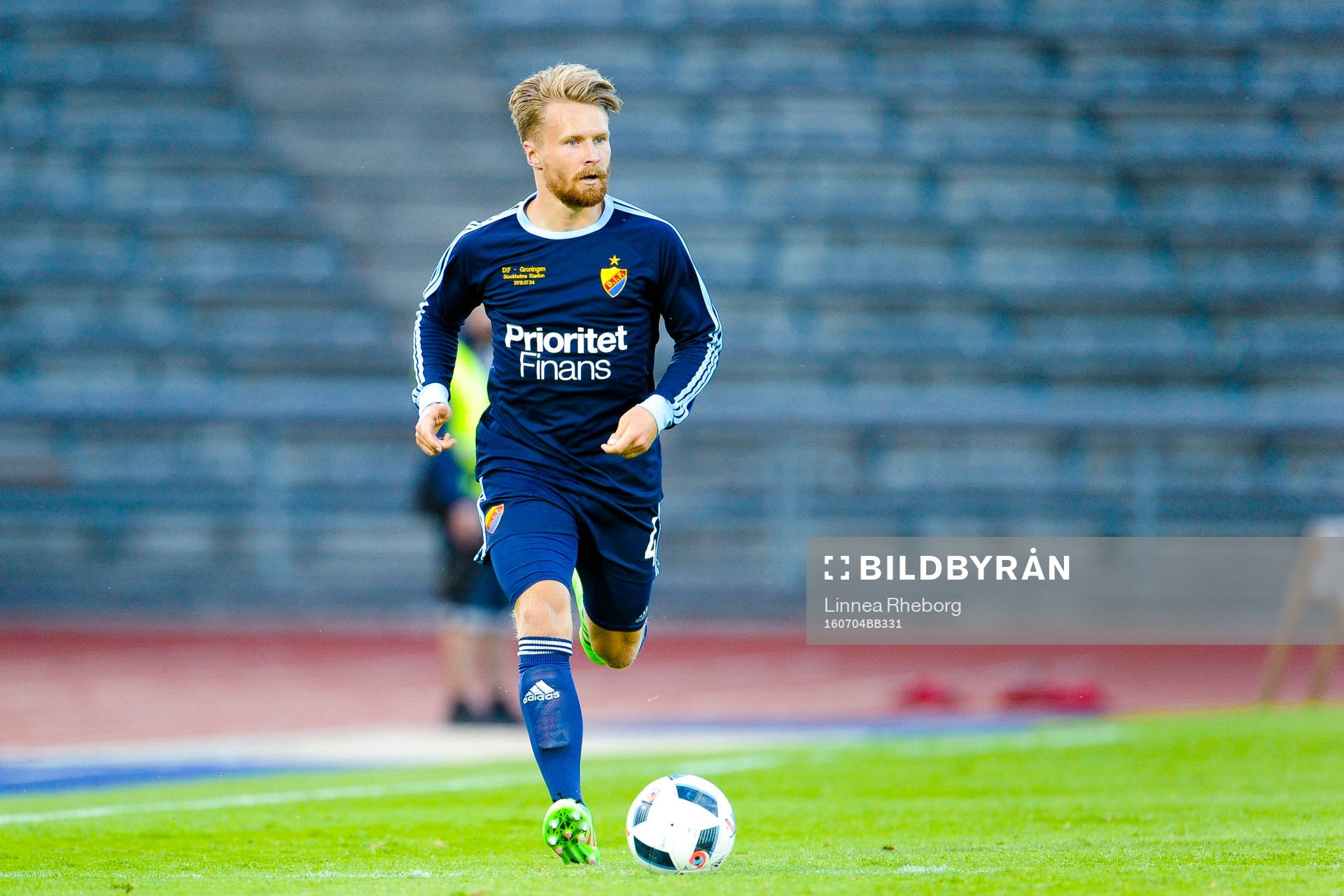Djurgårdens Jacob Une Larsson under träningsmatchen i fotboll mellan Djurgården och Groningen den 4 juli 2016 i Stockholm. 