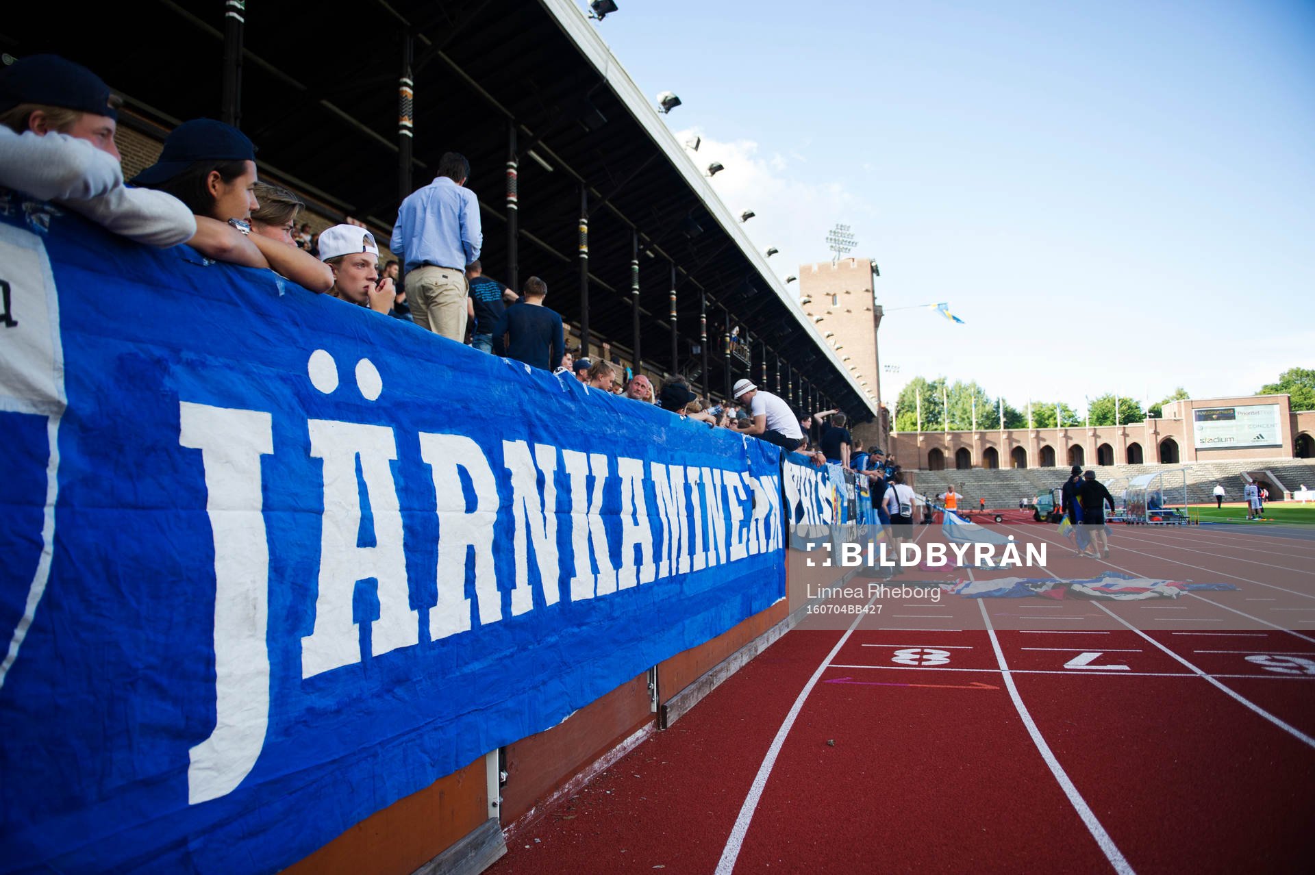 Djurgårdens fans förbereder tifo