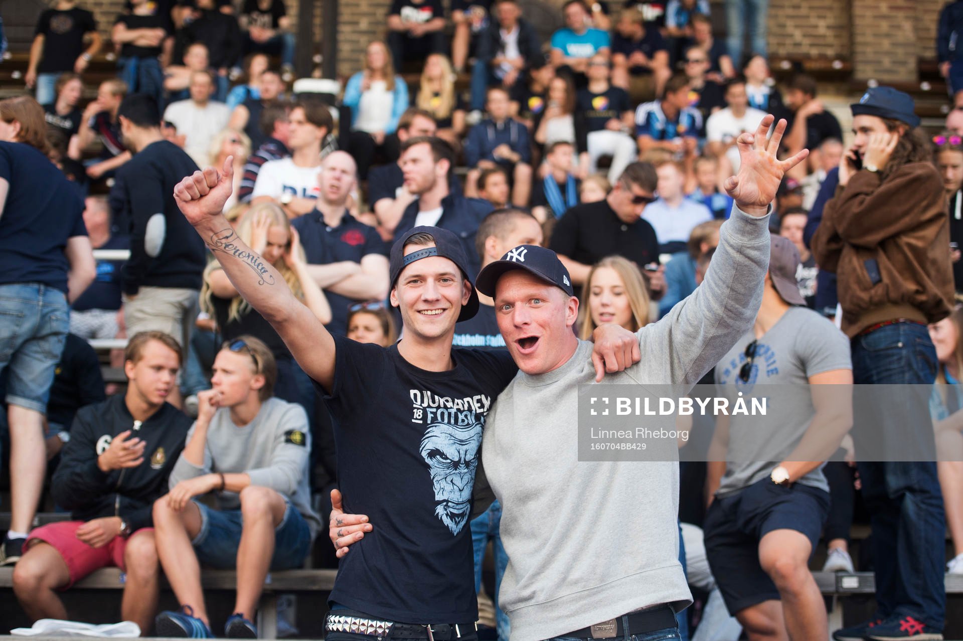 Djurgårdens fans poserar