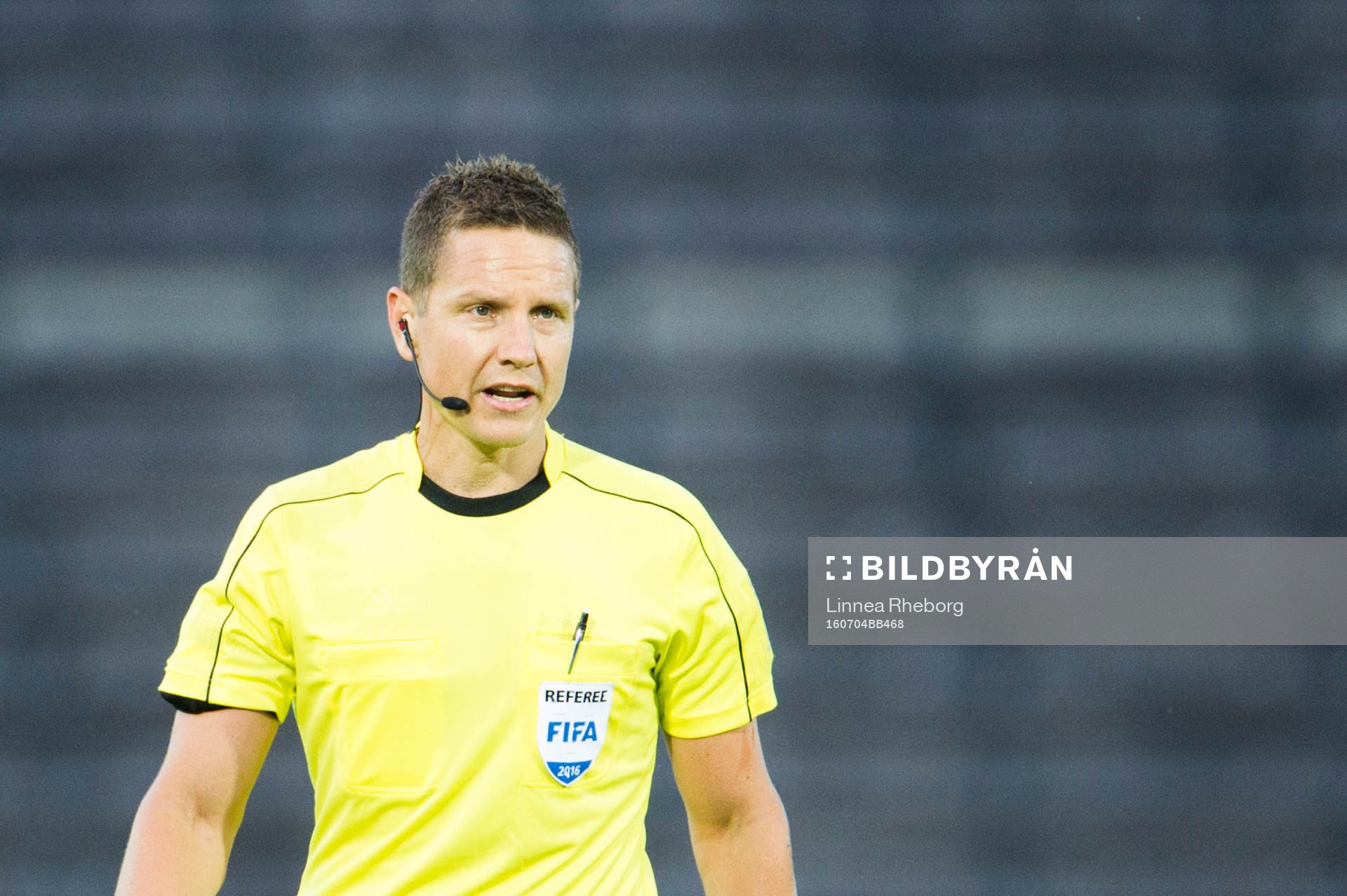 Domare Martin Strömbergsson under träningsmatchen i fotboll mellan Djurgården och Groningen den 4 juli 2016 i Stockholm. 