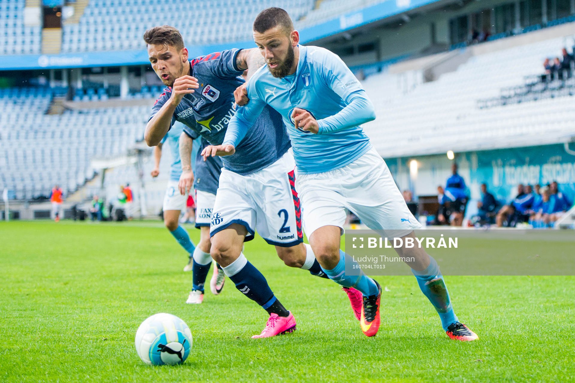 AGF Aarhus Dino Mikanovic jagar Malmö FFs Erdal Rakip