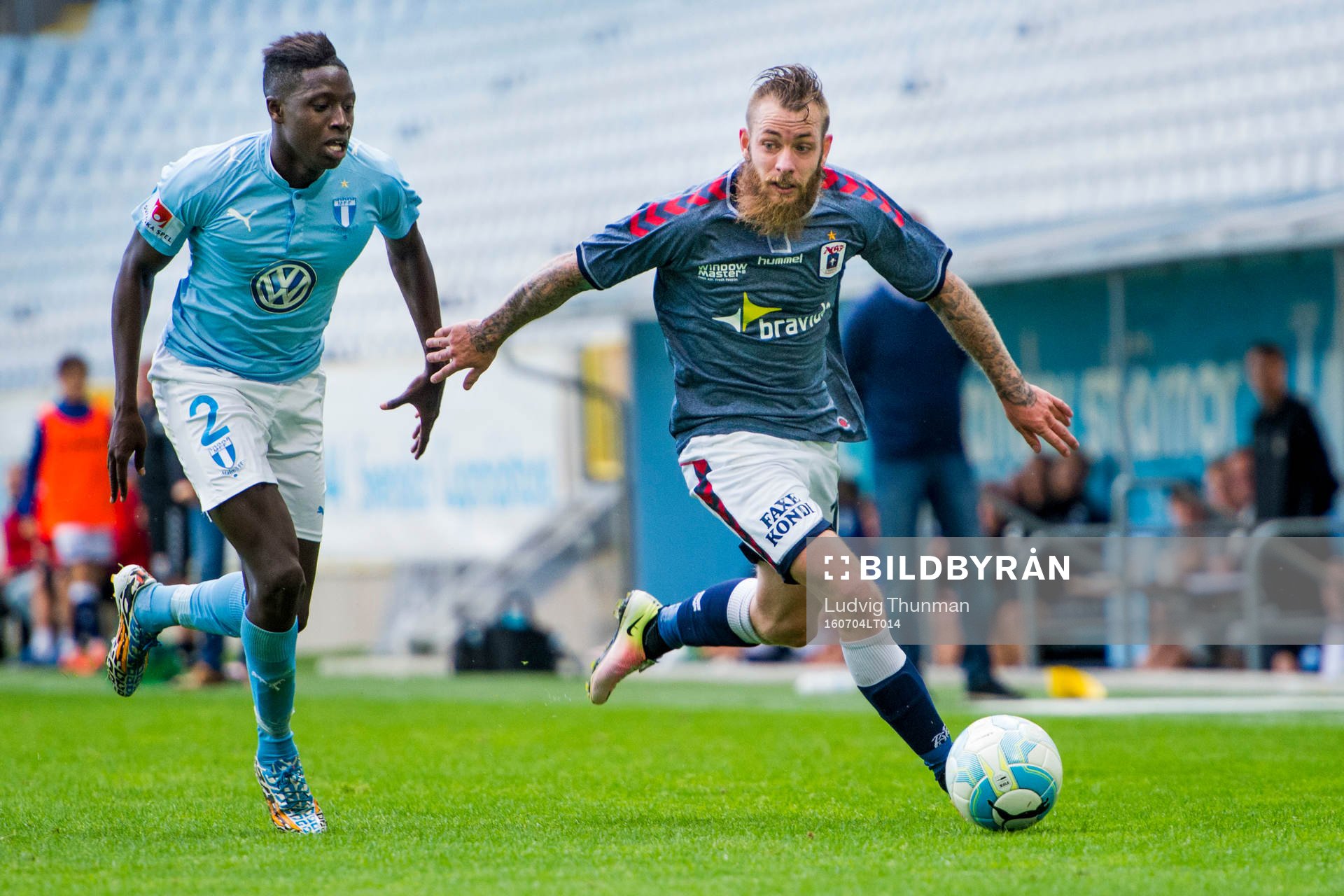 Malmö FFs Pa Konate jagar AGF Aarhus Martin Spelmann