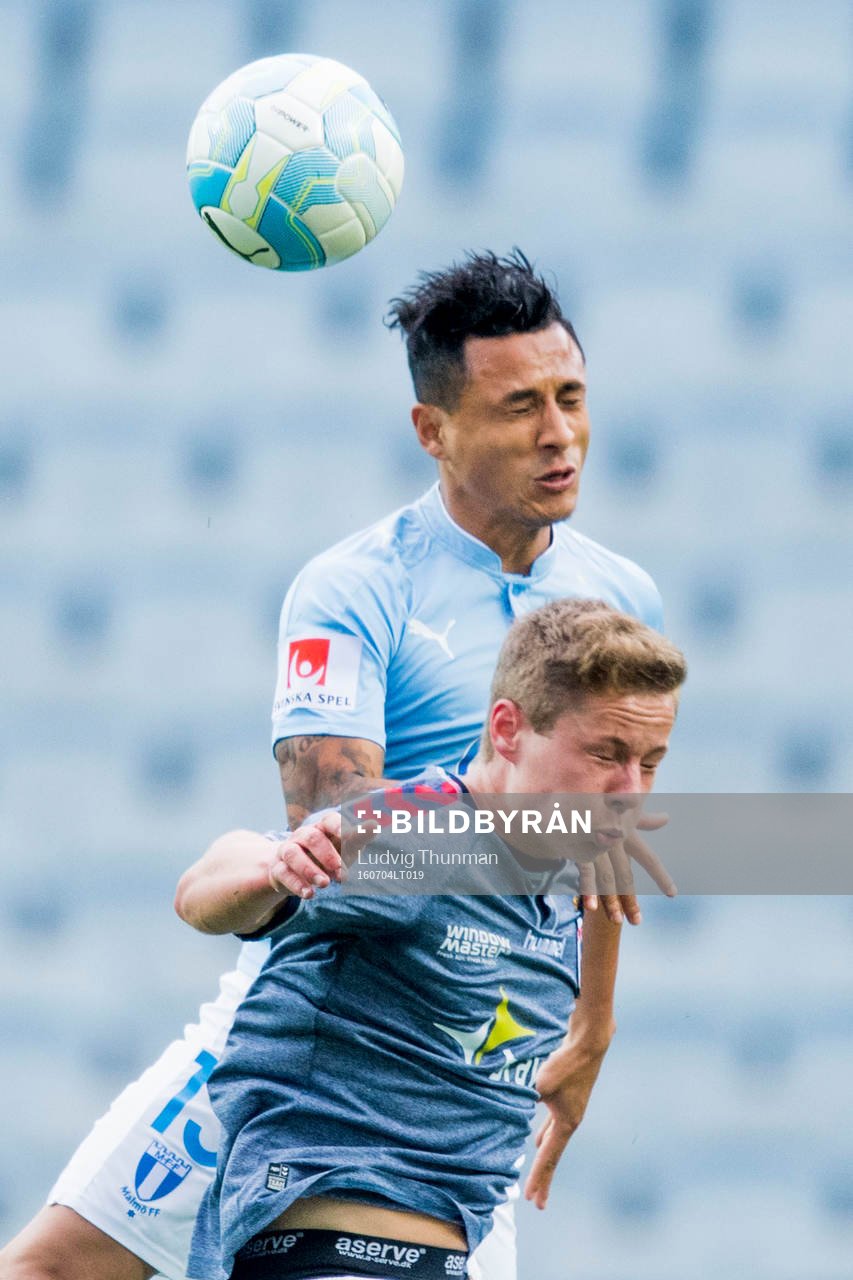 Malmö FFs Yoshimar Yotún och AGF Aarhus Dino Mikanovic