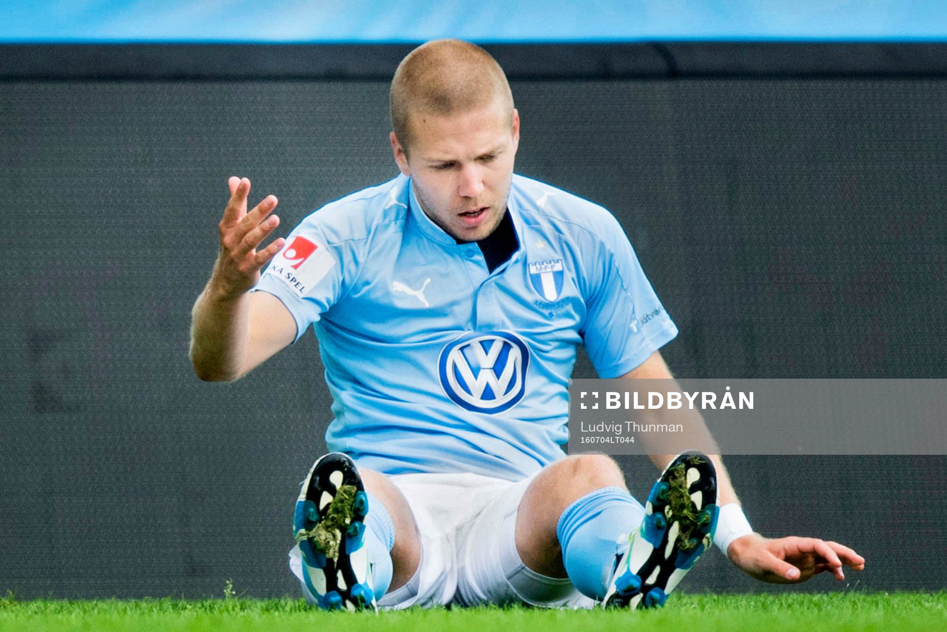 Malmö FFs Anton Tinnerholm deppar