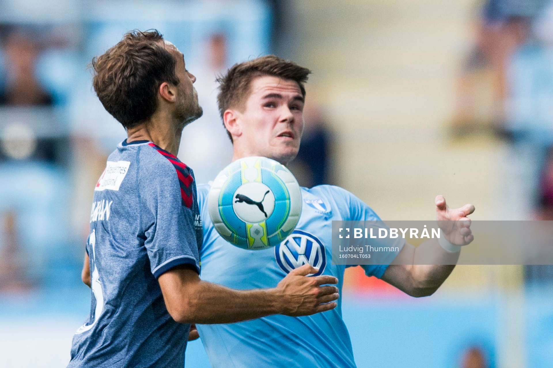 AGF Aarhus Niklas Backman i kamp om bollen med Malmö FFs