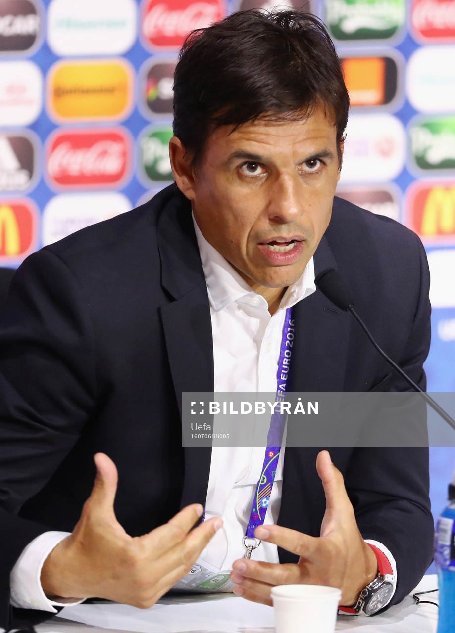 I denna handout-bild från UEFA ses förbundskapten Chris Coleman på Wales fotbollslandslags presskonferens under fotbolls-EM den 6 juli 2016 i Lyon.