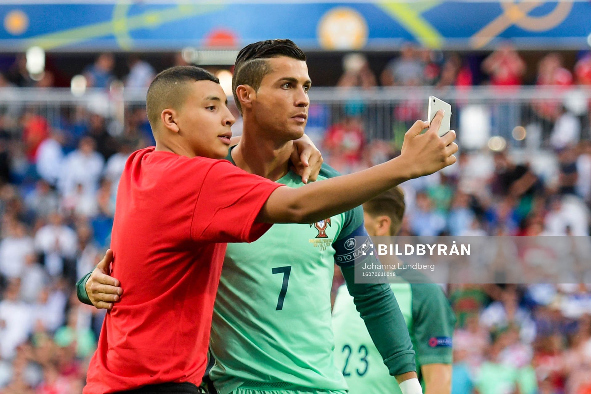 Planstormare tar en selfie med Portugals Cristiano Ronaldo