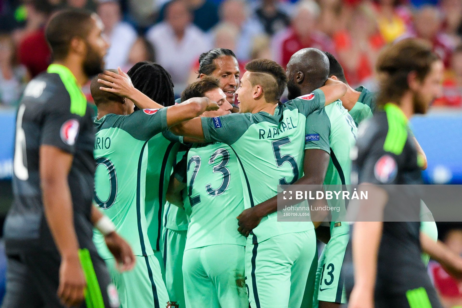 Portugals spelare jublar