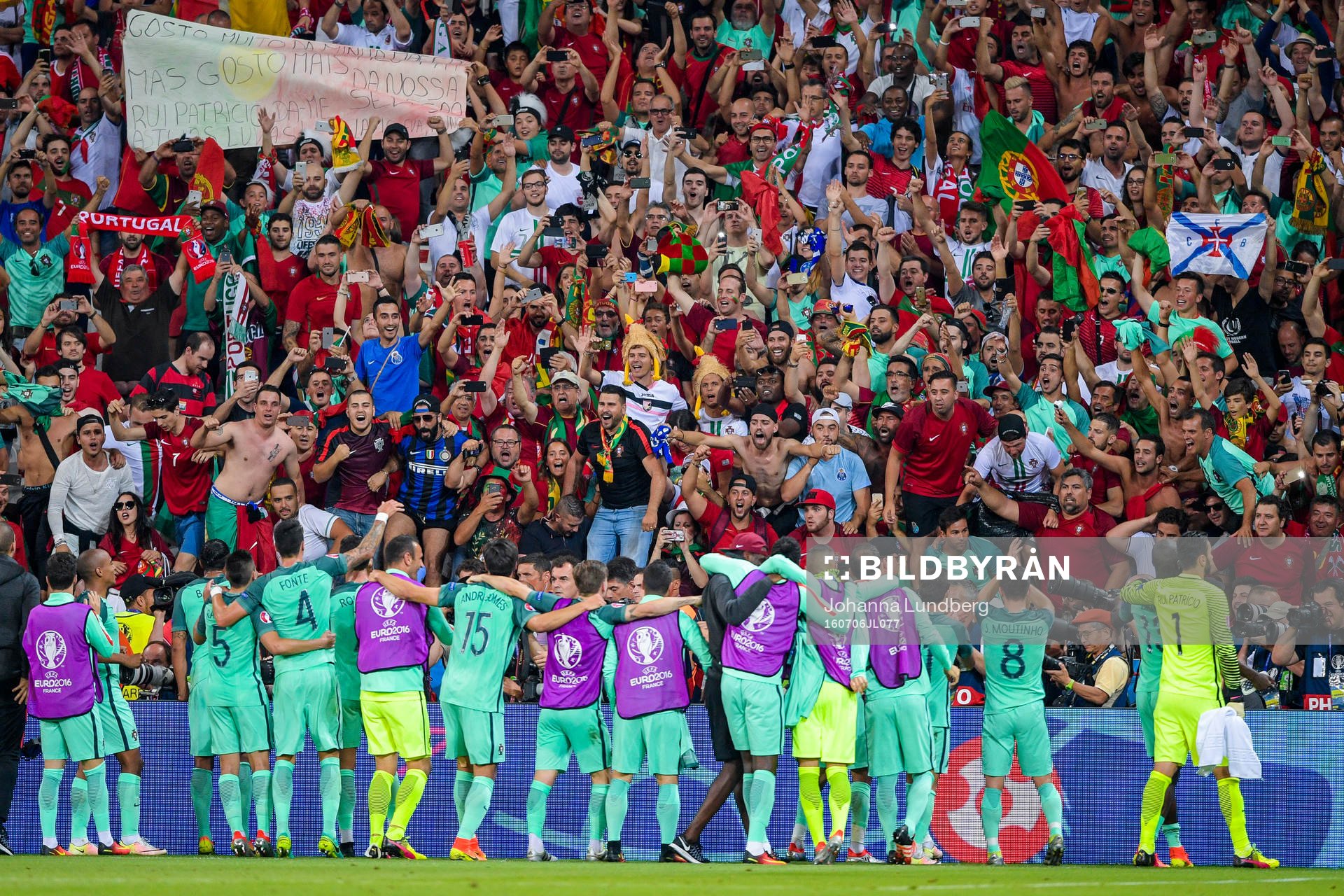 Portugals spelare och supportrar jublar
