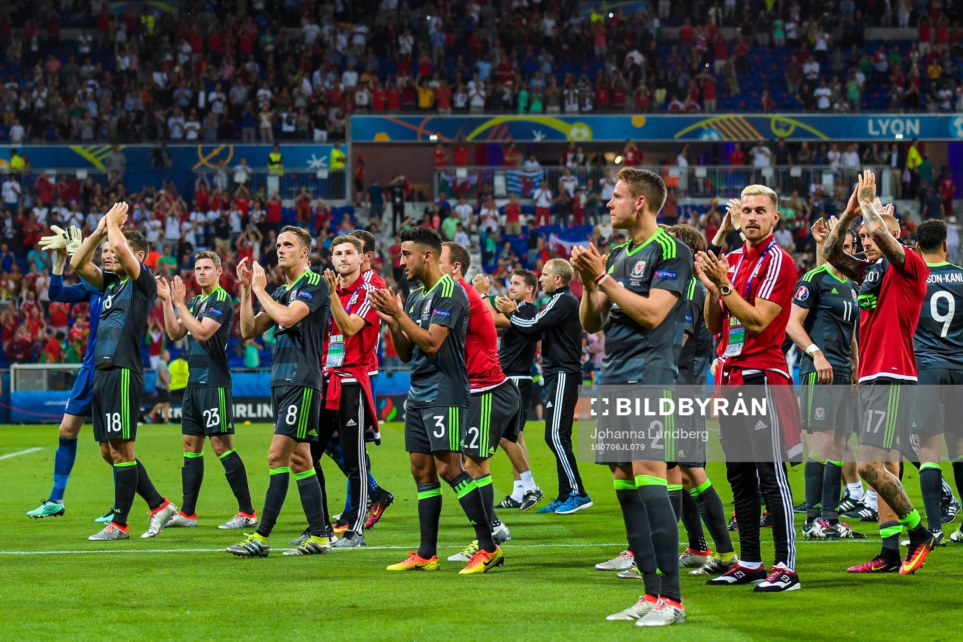 Wales spelare tackar publiken