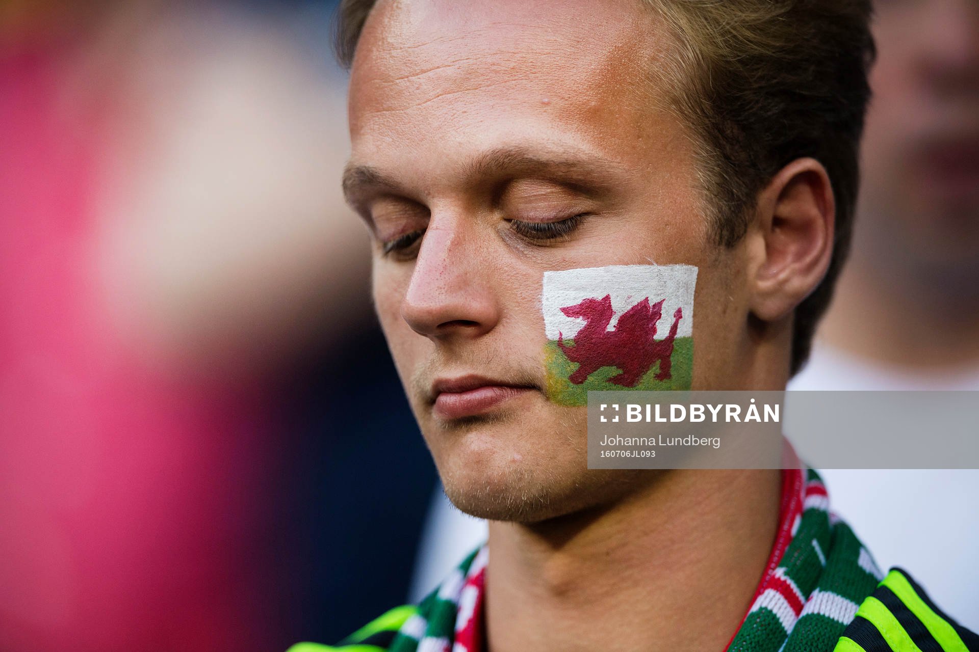 En supporter från Wales deppar