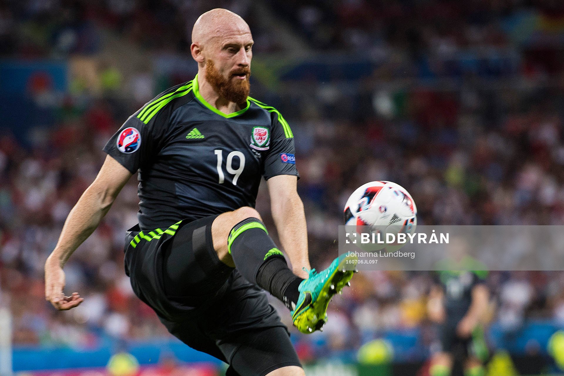 Wales James Collins under fotbollsmatchen mellan Portugal och Wales under fotbolls-EM den 6 juli 2016 i Lyon.