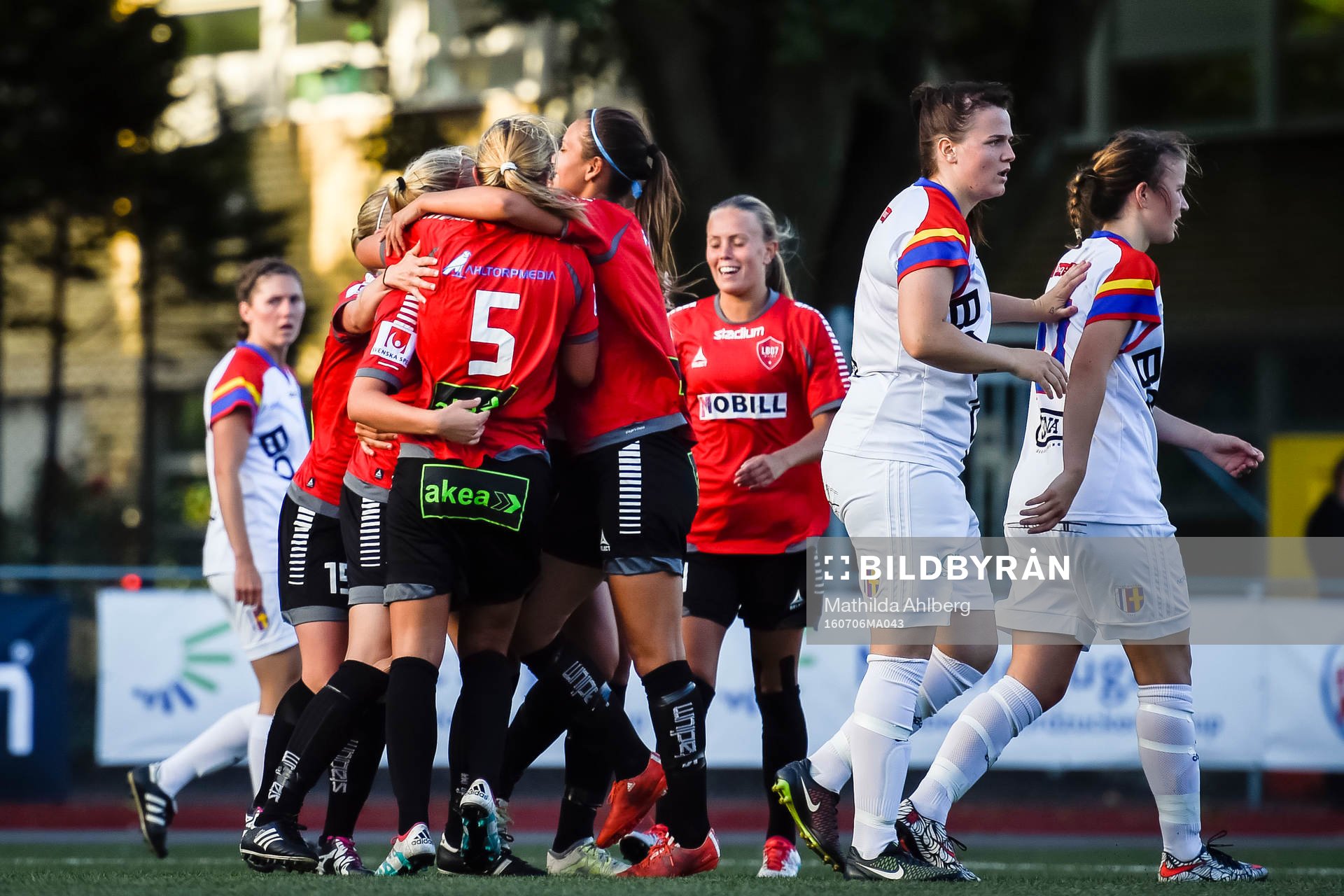 LB07s spelare jublar