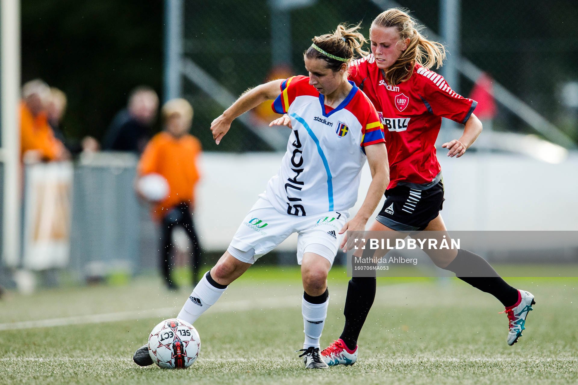 Hovås Billdals Taina Hartikainen och LB07s Elin Björklund