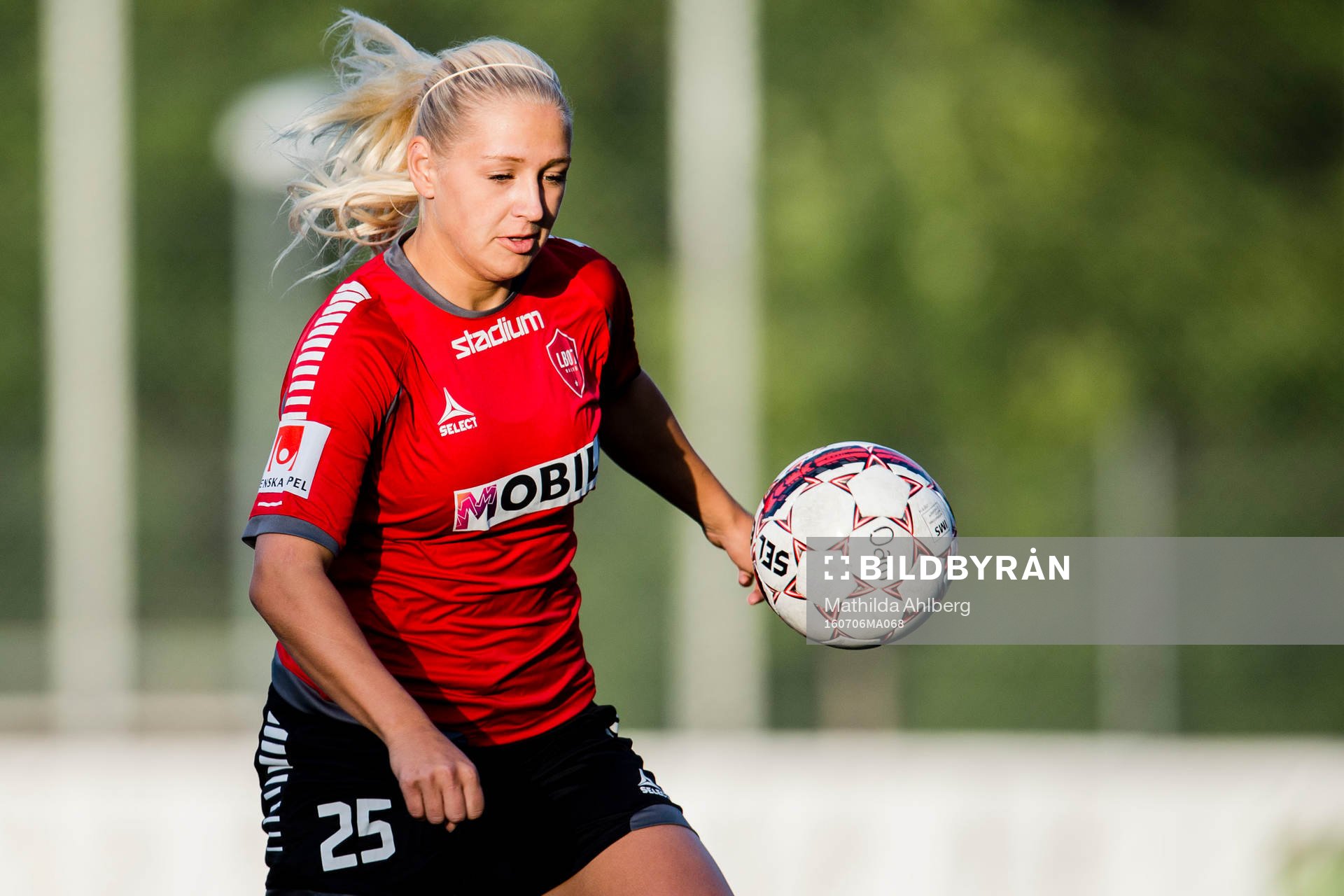 LB07s Johanna Ejdelind under fotbollsmatchen i Elitettan mellan Limhamn Bunkeflo och Hovås Billdals den 6 juli 2016 i Malmö.