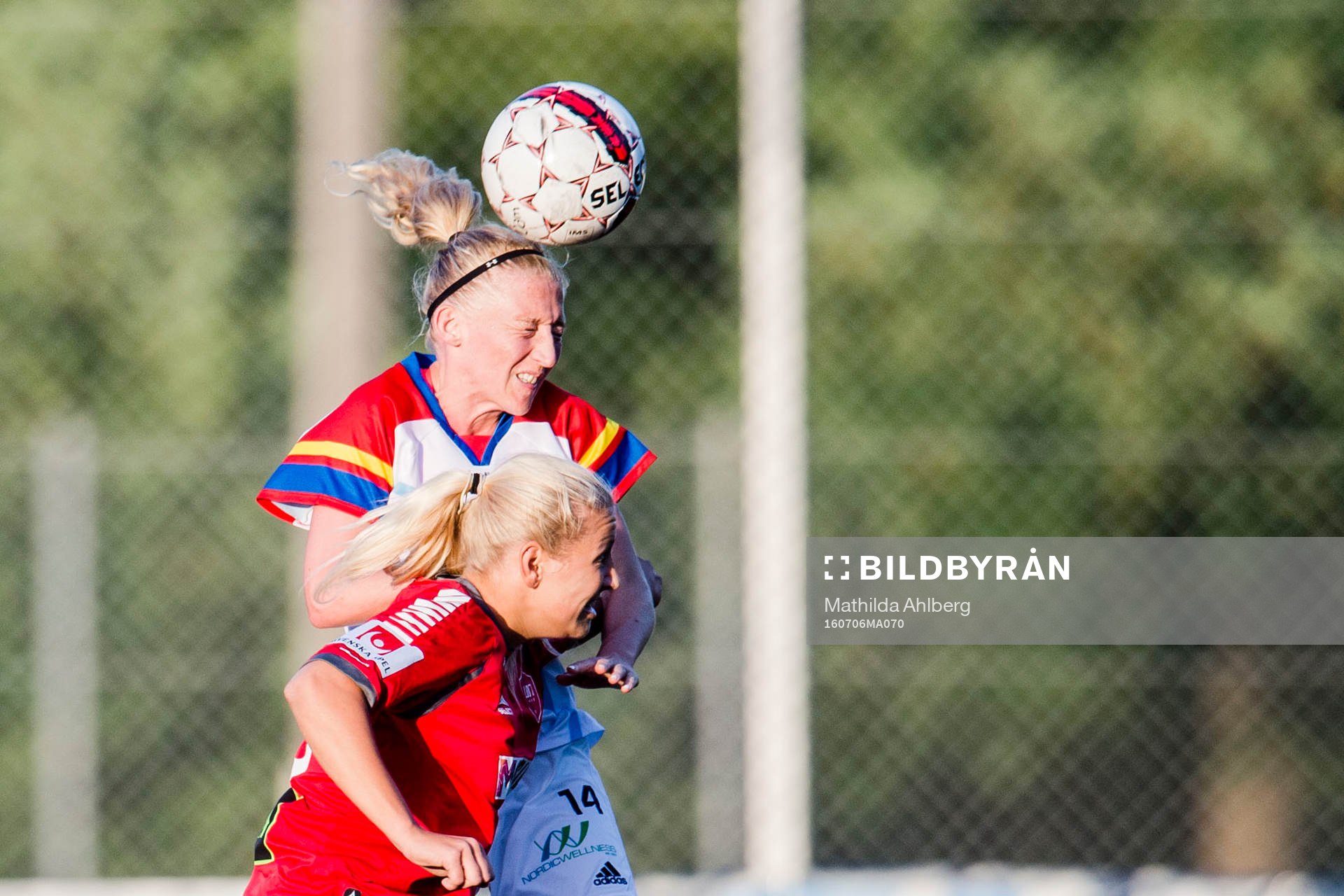 Hovås Billdals Matilda Östergaard nickar