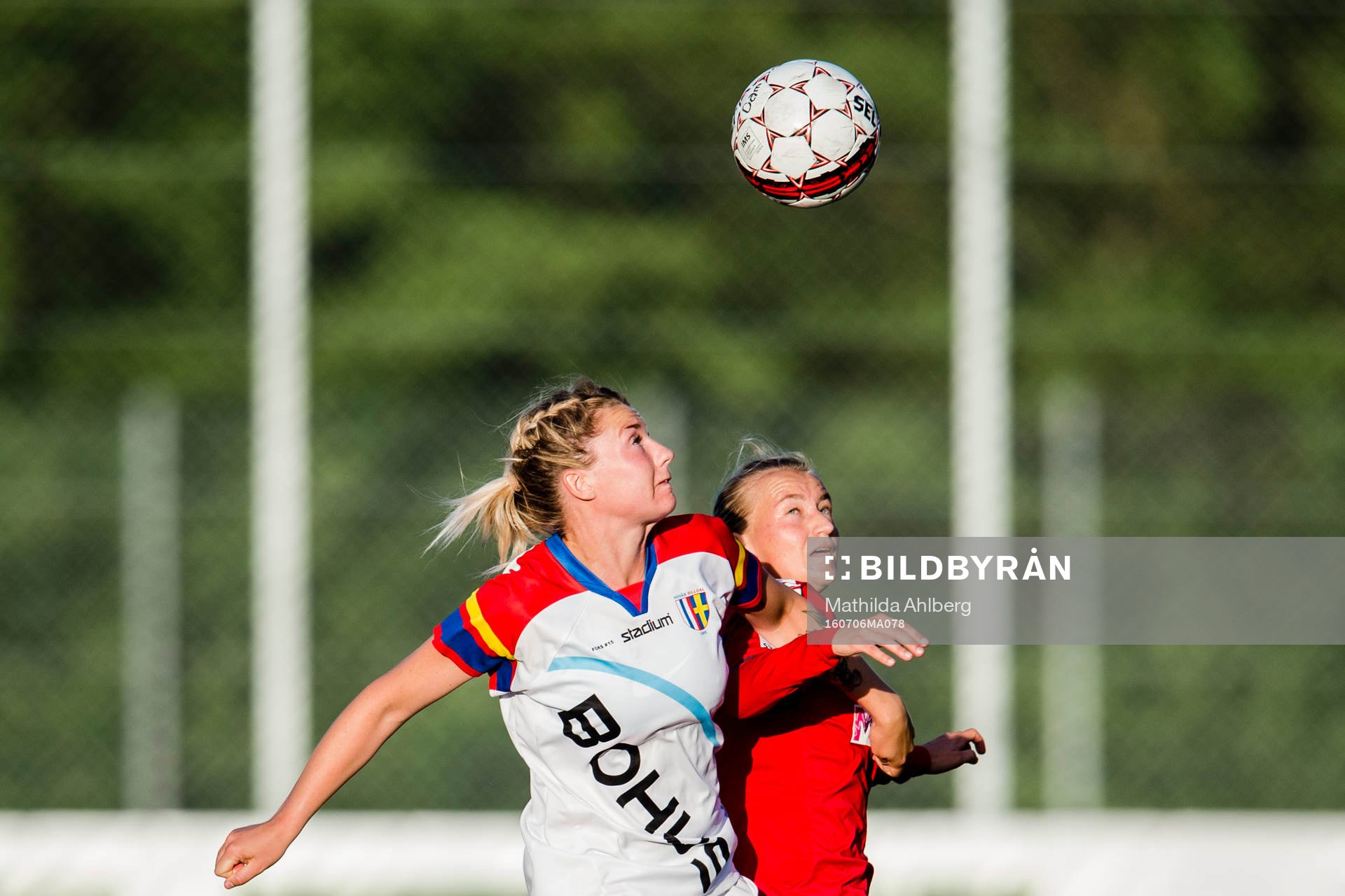 Hovås Billdals Malin Fors och LB07s Sofia Wännerdahl i