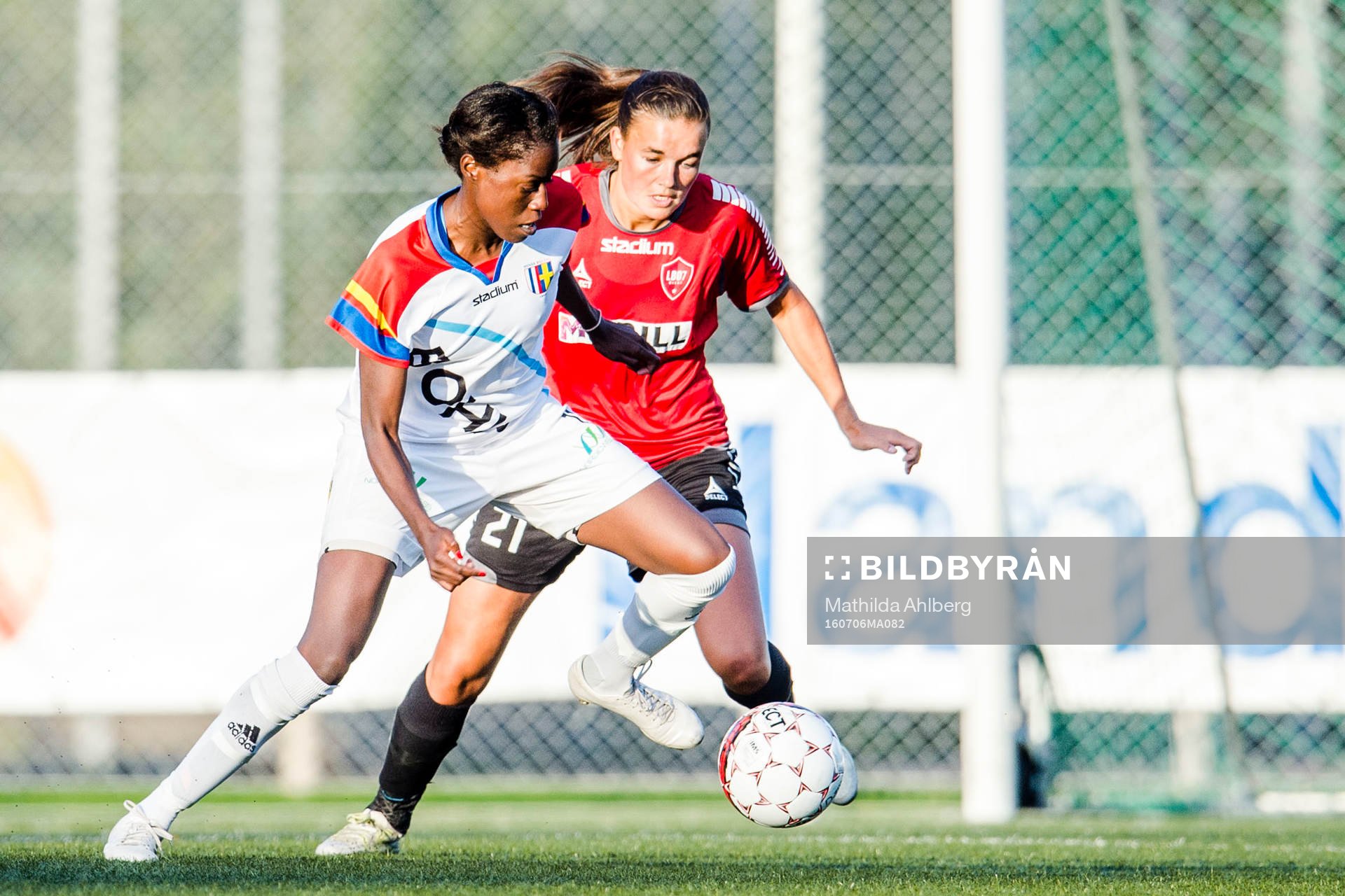Hovås Billdals Valerie Obita och LB07s Anna Welin