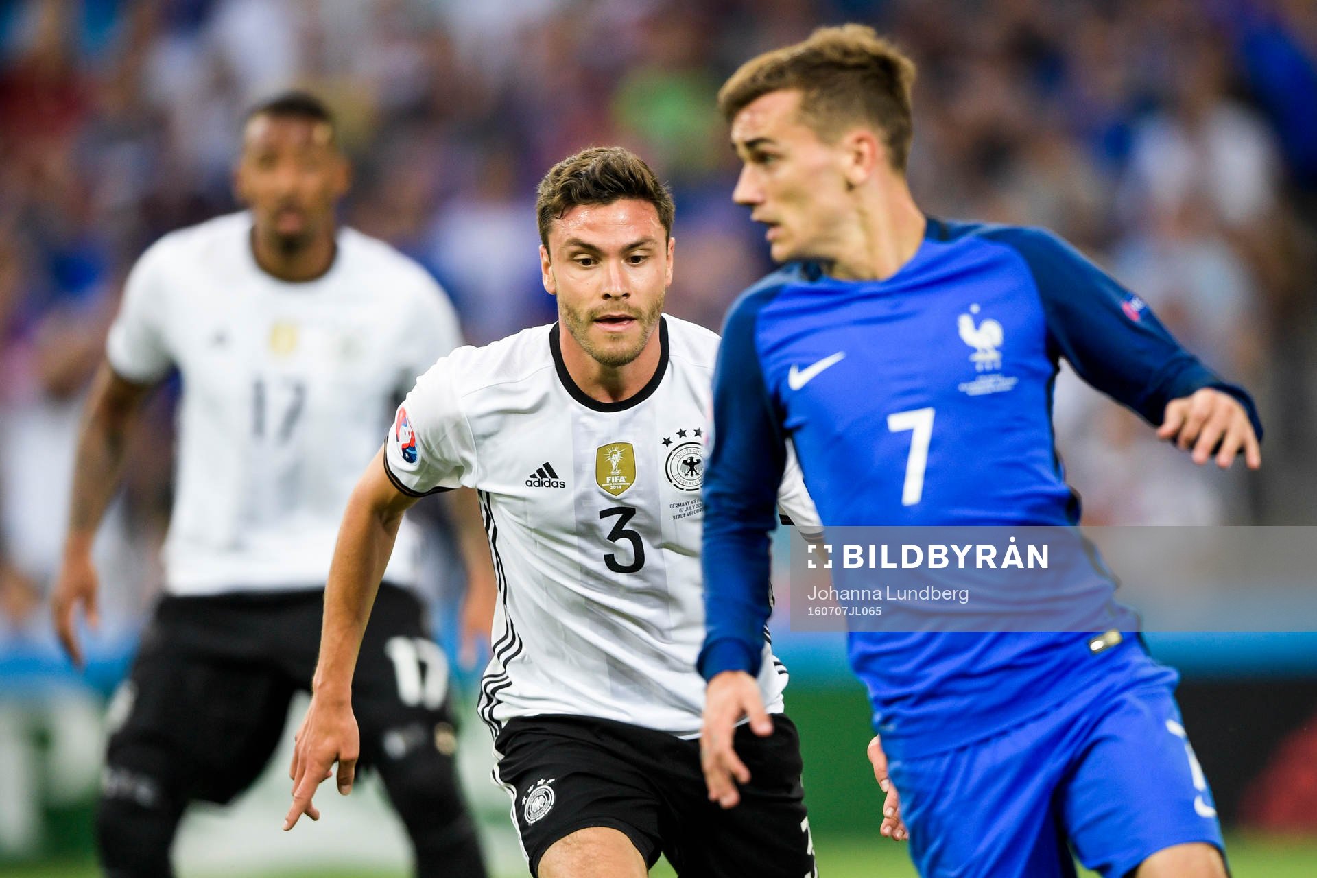 Tysklands Jonas Hector och Frankrikes Antoine Griezmann