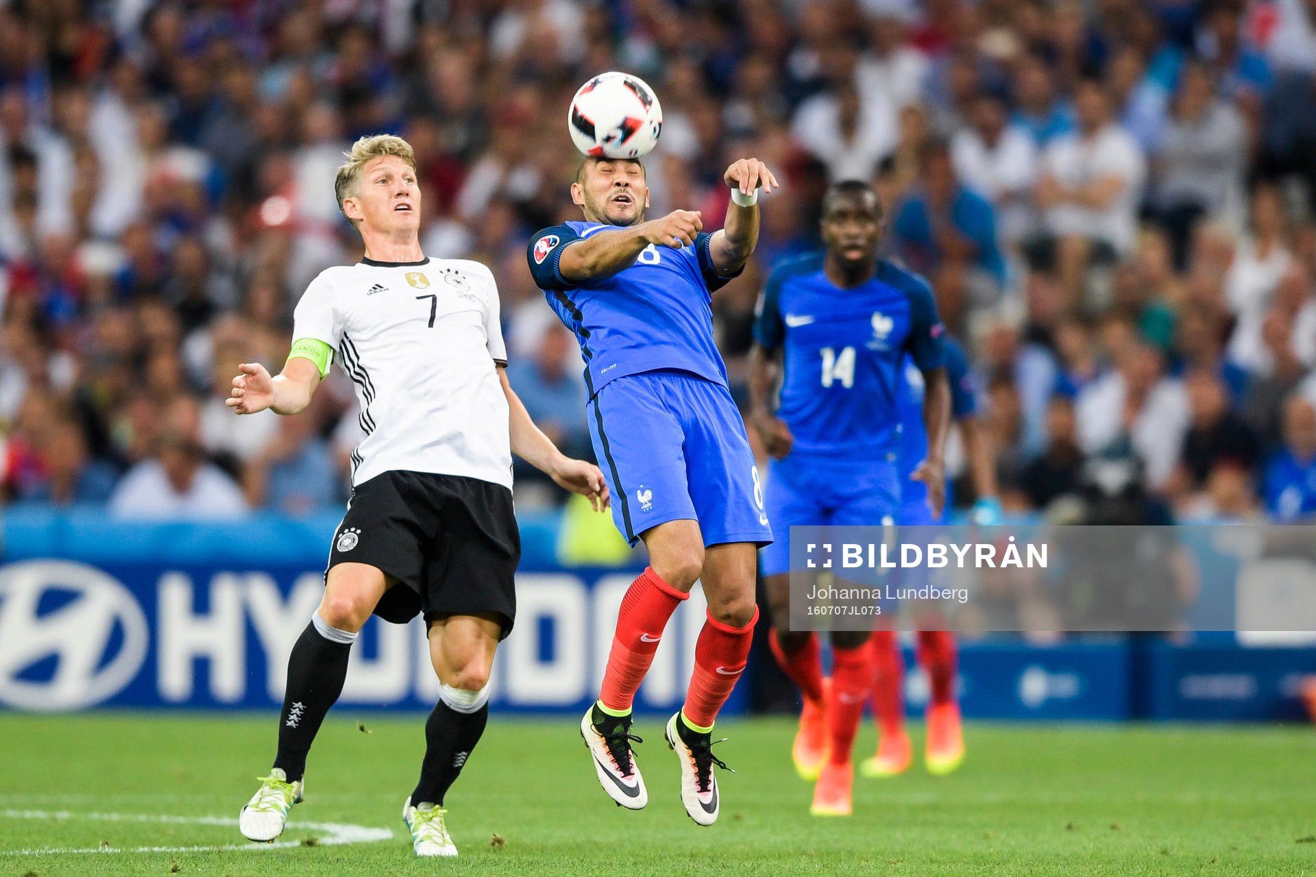 Tysklands Bastian Schweinsteiger och Frankrikes Dimitri