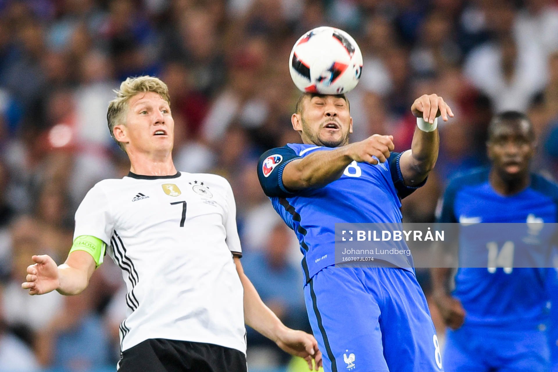 Tysklands Bastian Schweinsteiger och Frankrikes Dimitri