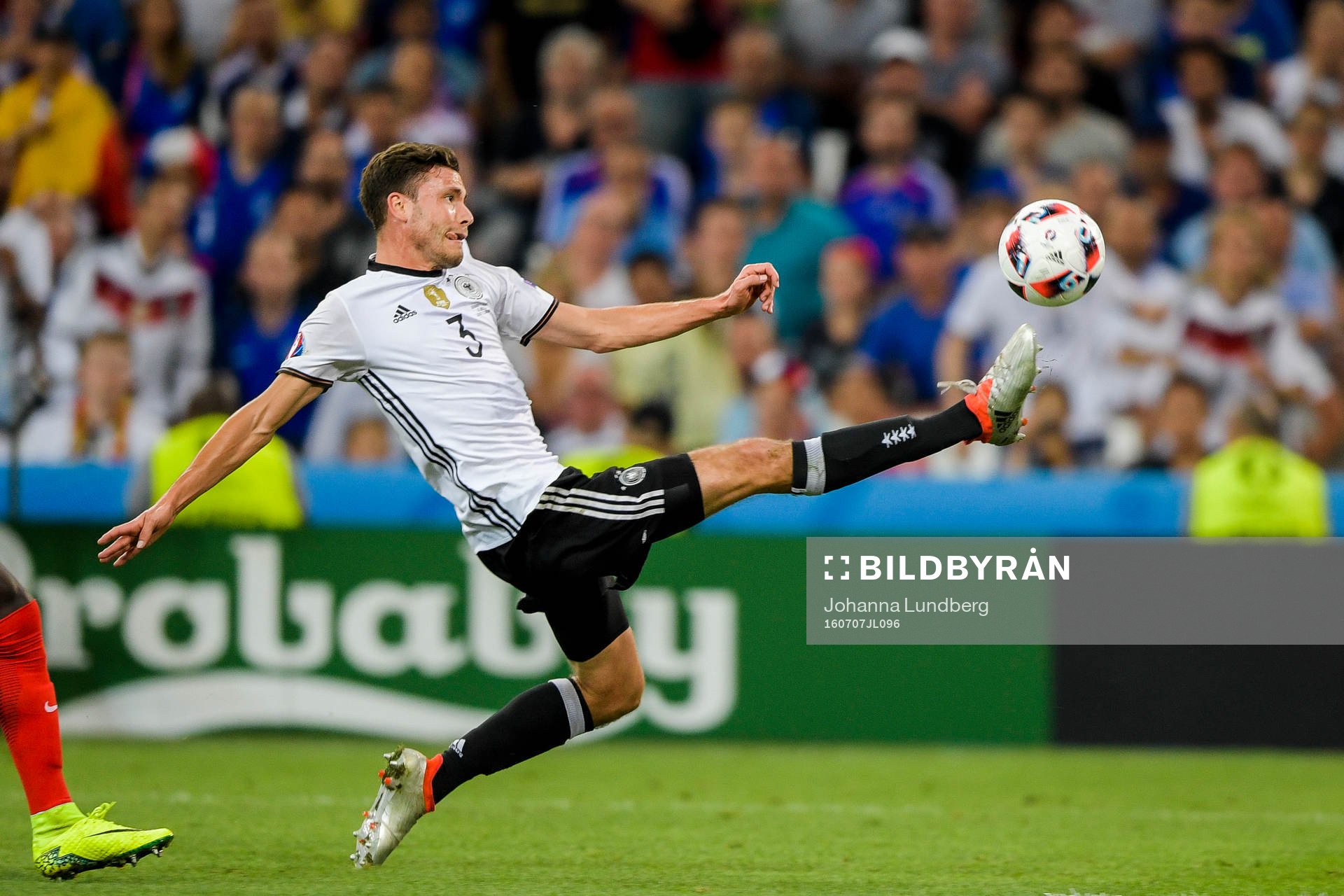 Tysklands Jonas Hector under semifinalen mellan Tyskland och Frankrike under fotbolls-EM den 7 juli 2016 i Lyon.