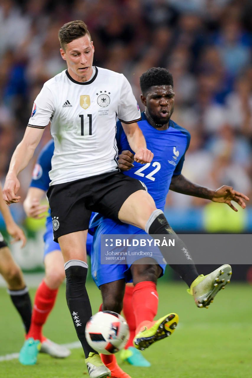 Tysklands Julian Draxler och Frankrikes Samuel Umtiti