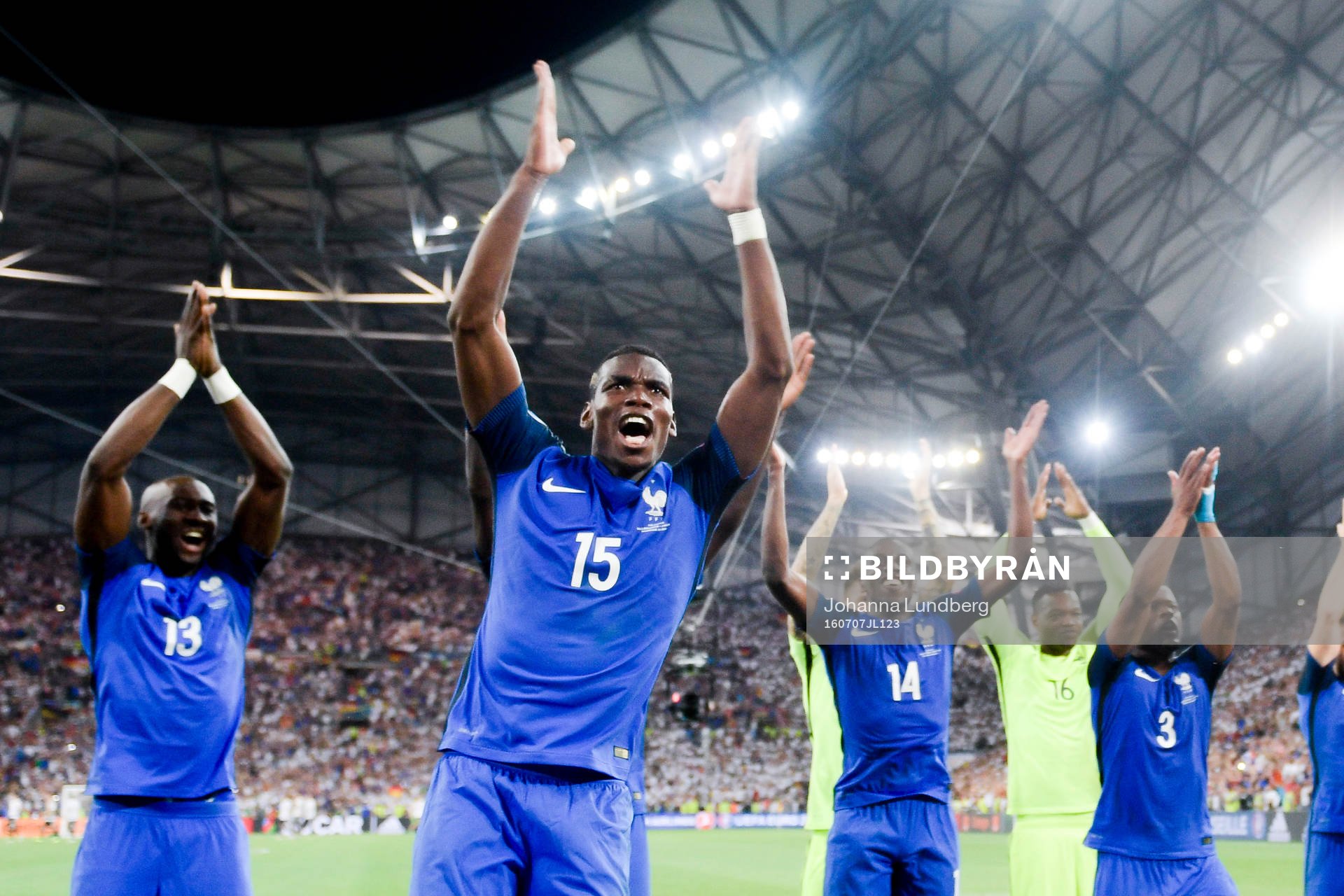 Frankrikes spelare jublar efter semifinalen mellan Tyskland och Frankrike under fotbolls-EM den 7 juli 2016 i Lyon.
