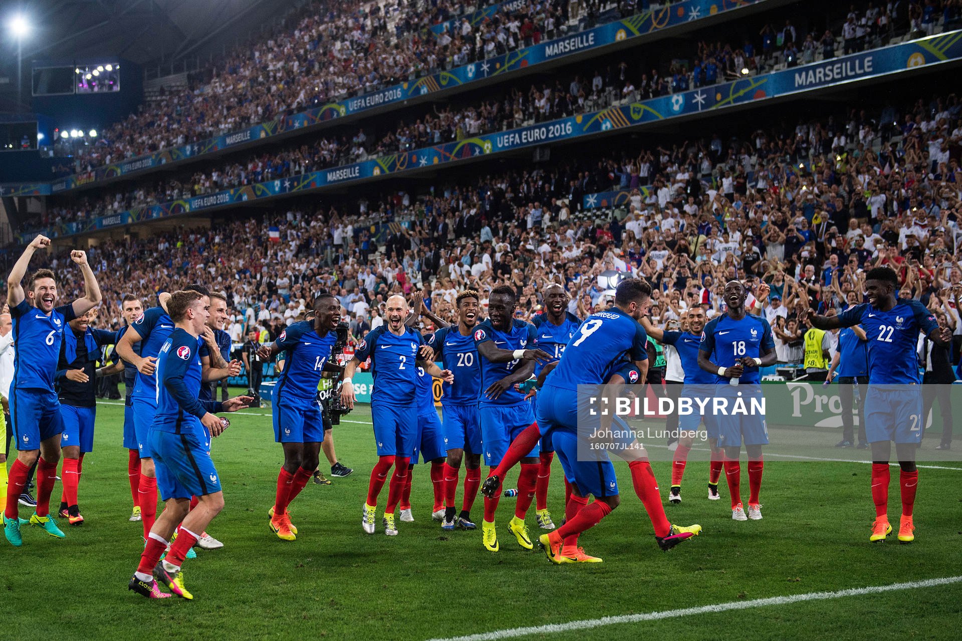 Frankrikes spelare jublar