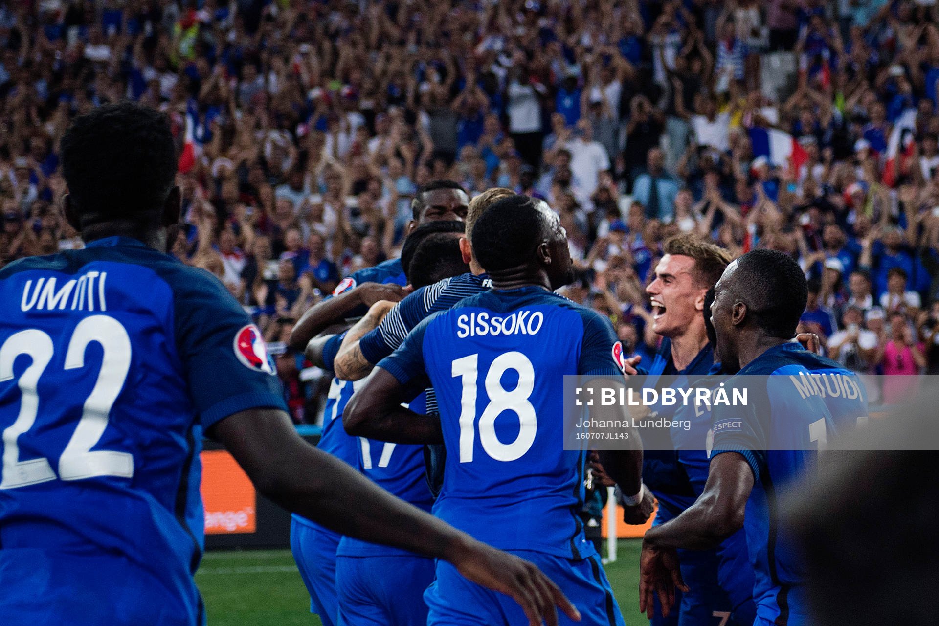 Frankrikes Moussa Sissoko, Blaise Matuidi och Antoine Griezmann jublar efter semifinalen mellan Tyskland och Frankrike under fotbolls-EM den 7 juli 2016 i Marseille.