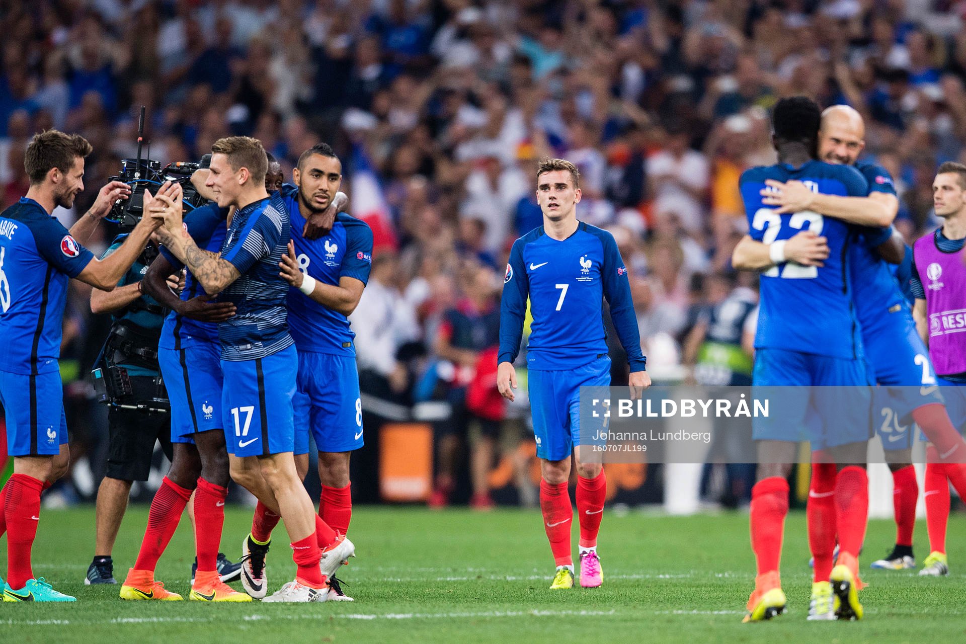 Frankrikes Antoine Griezmann medan hans spelare jublar vid