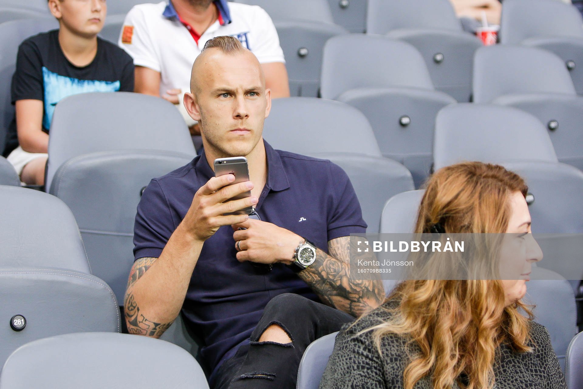 Djurgårdens nyförvärv Magnus Eriksson på läktaren