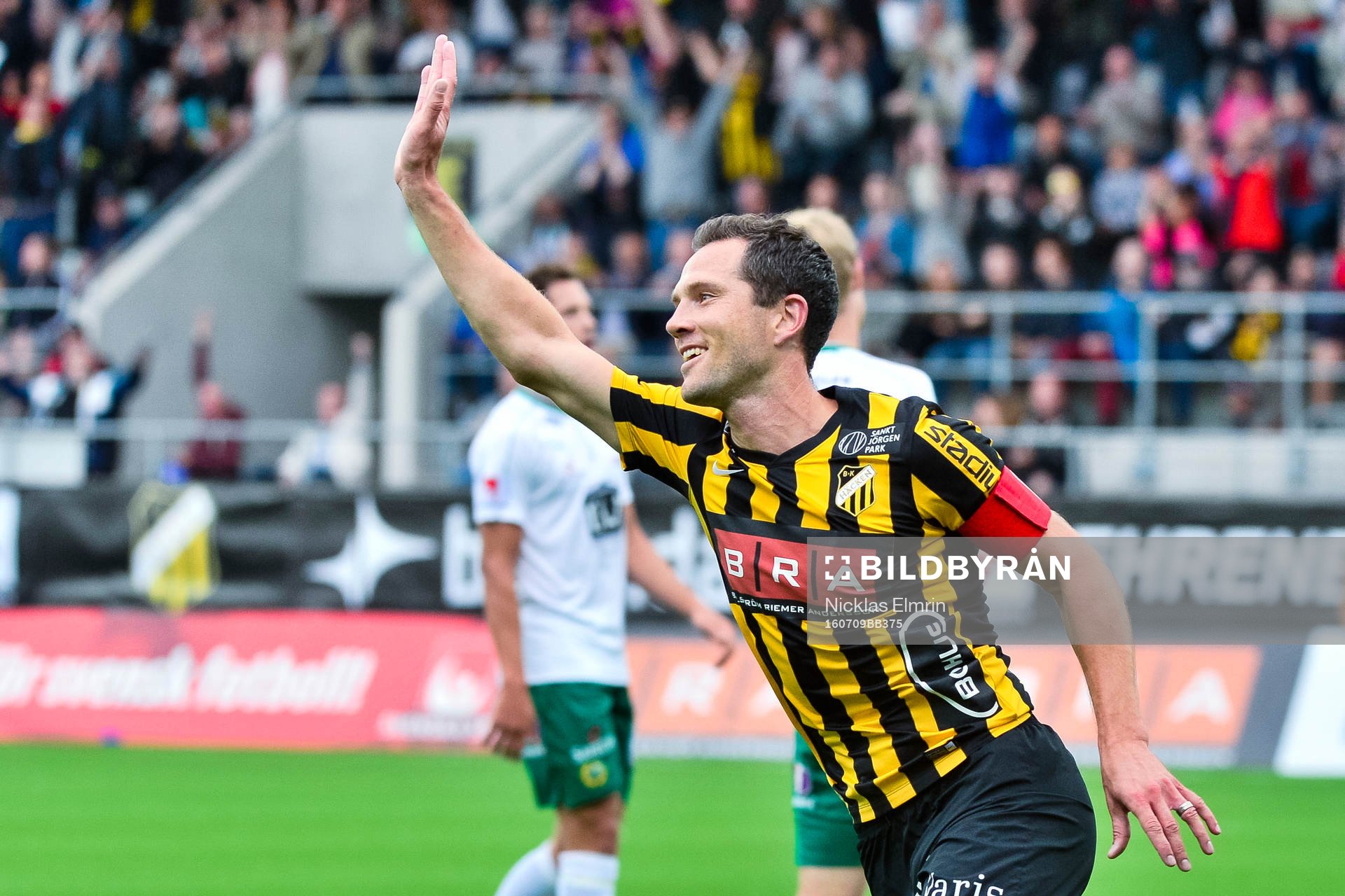 Häckens Martin Ericsson jublar