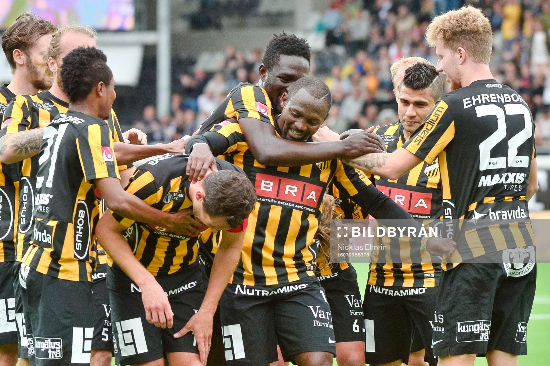 Häckens spelare jublar