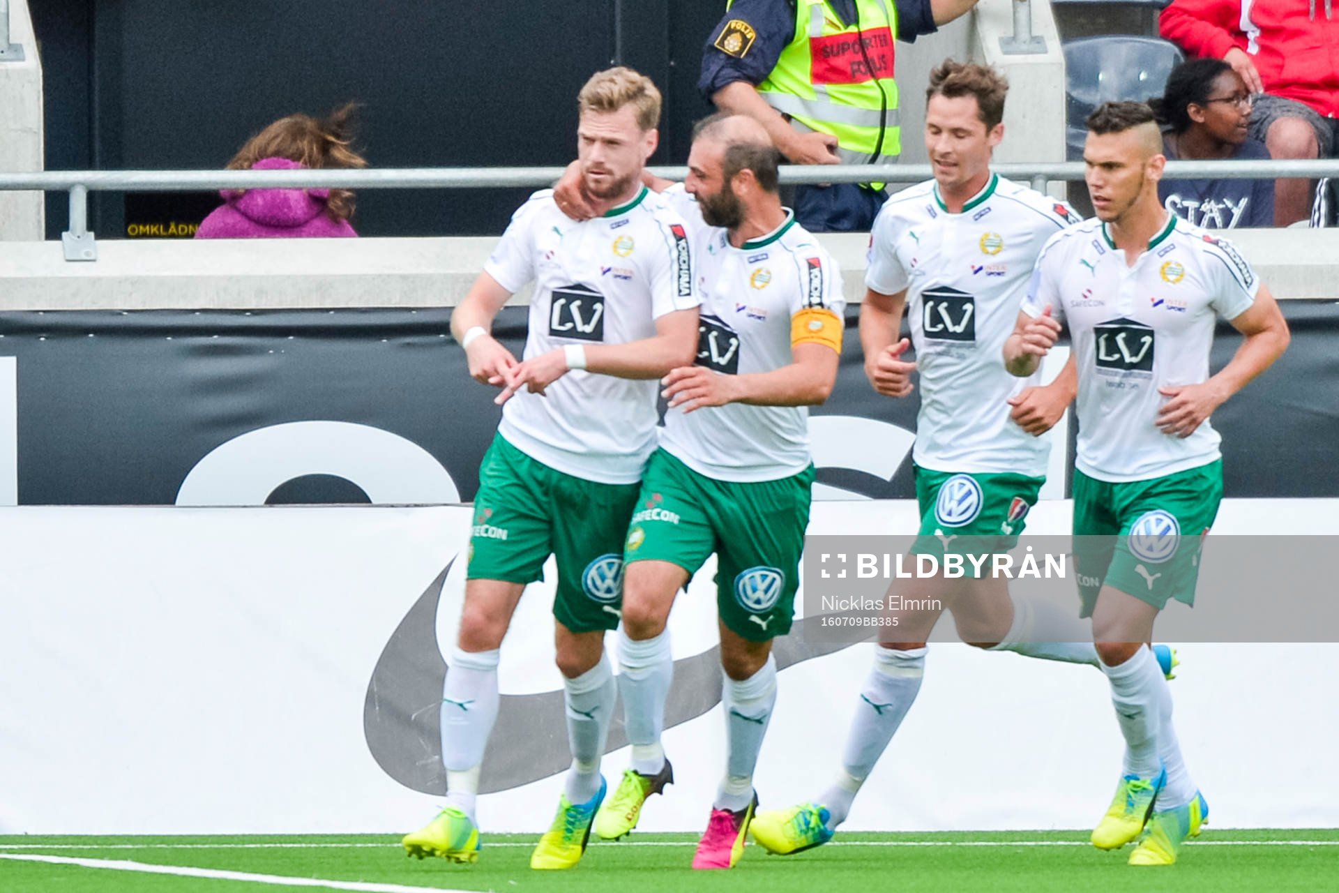 Hammarbys Arnor Smarason jublar efter 1-1 under fotbollmatchen i Allsvenskan mellan Häcken och Hammarby den 9 juli 2016 i Göteborg.