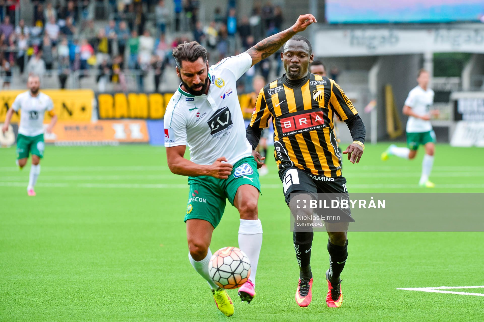 Hammarbys Stefan Batan och Häckens John Owoeri